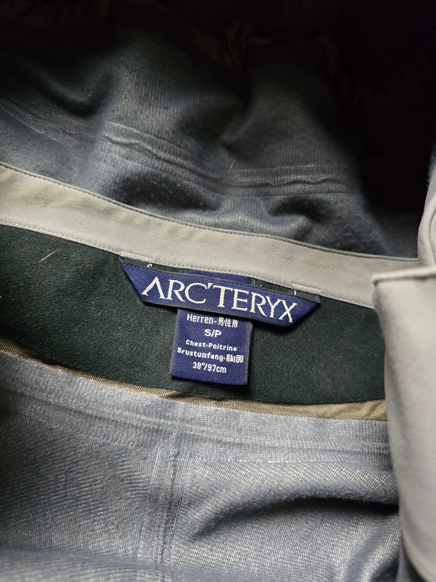 Vintage Arc'teryx Gore-tex Stingray Jacket (S)