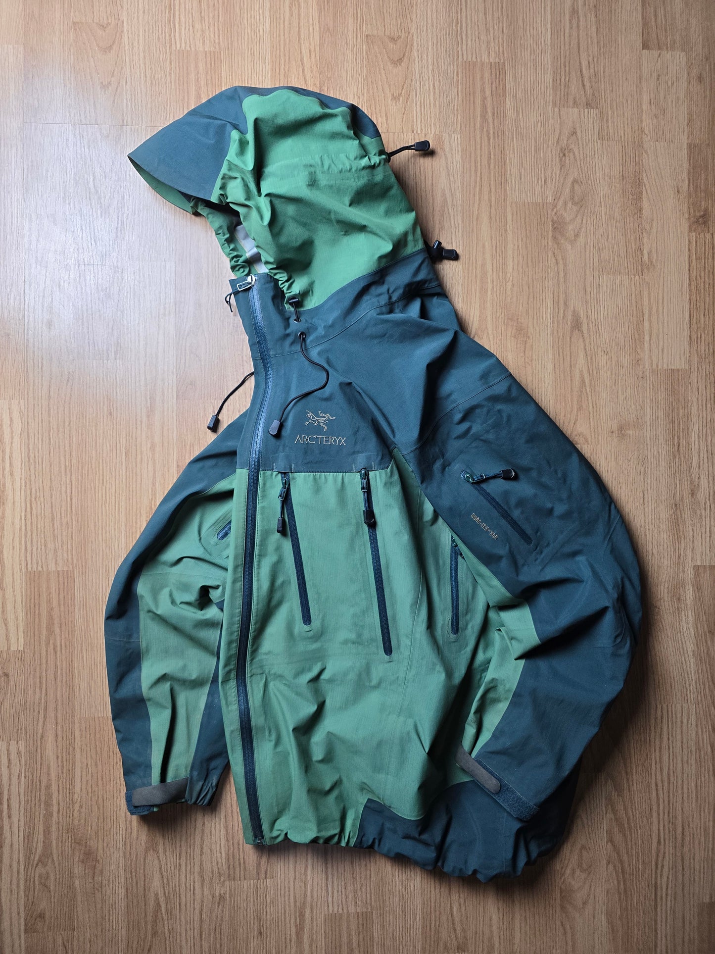 Vintage Arc'teryx Theta AR Gore-tex XCR 2 Tone Jacket (L)