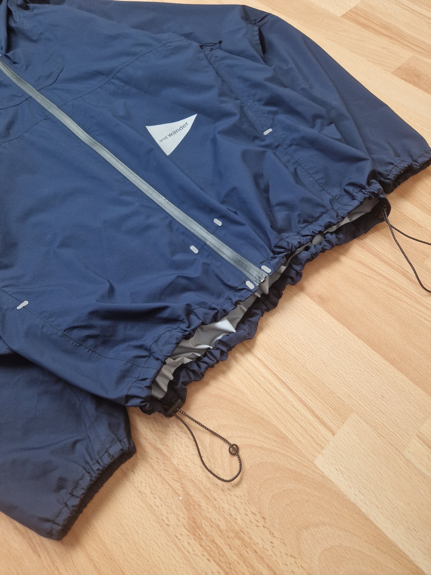 And Wander 3L Light Rain Jacket (M/L)