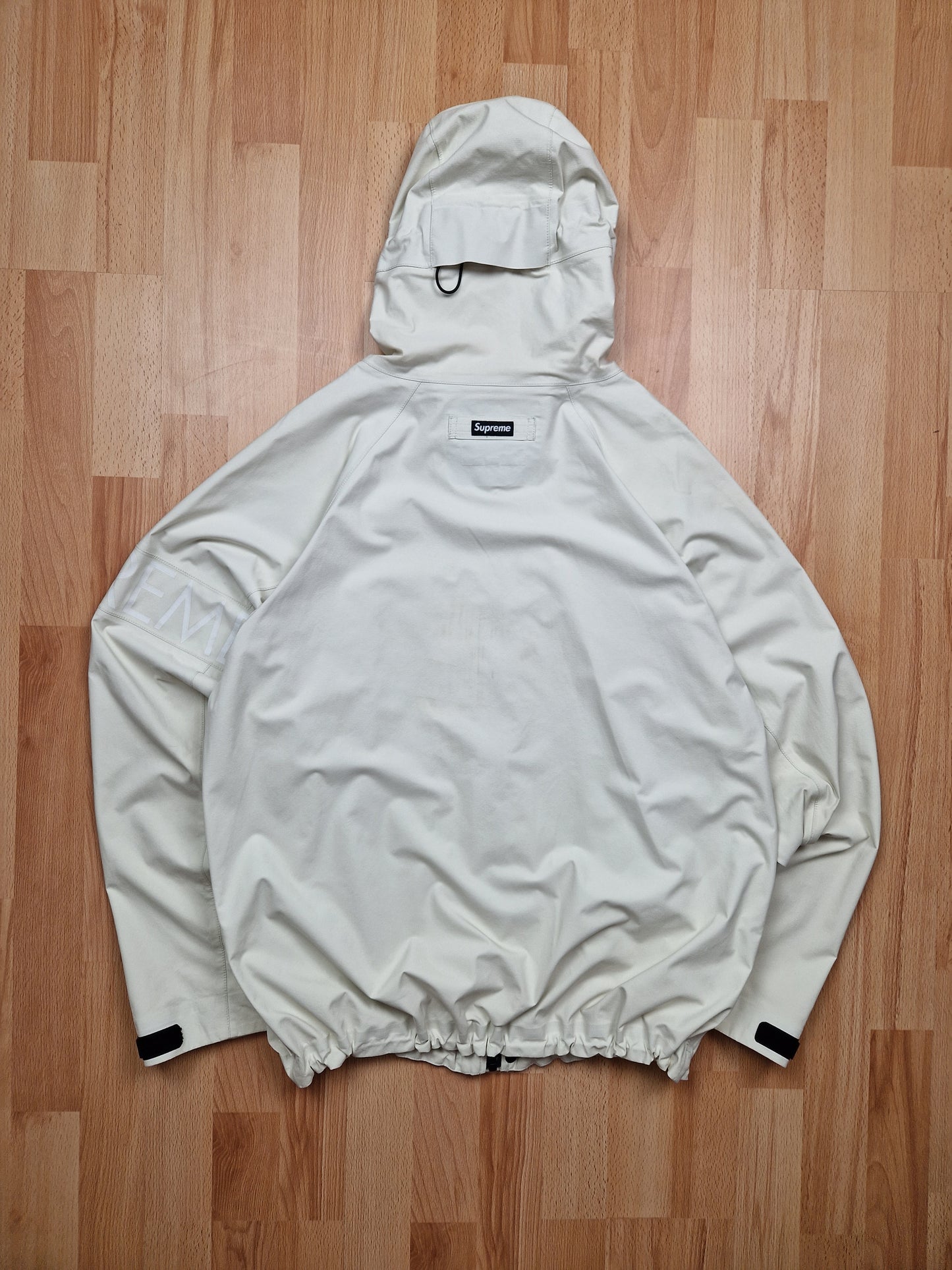 Supreme 'Apex' Taped Seam Waterproof Jacket (M)