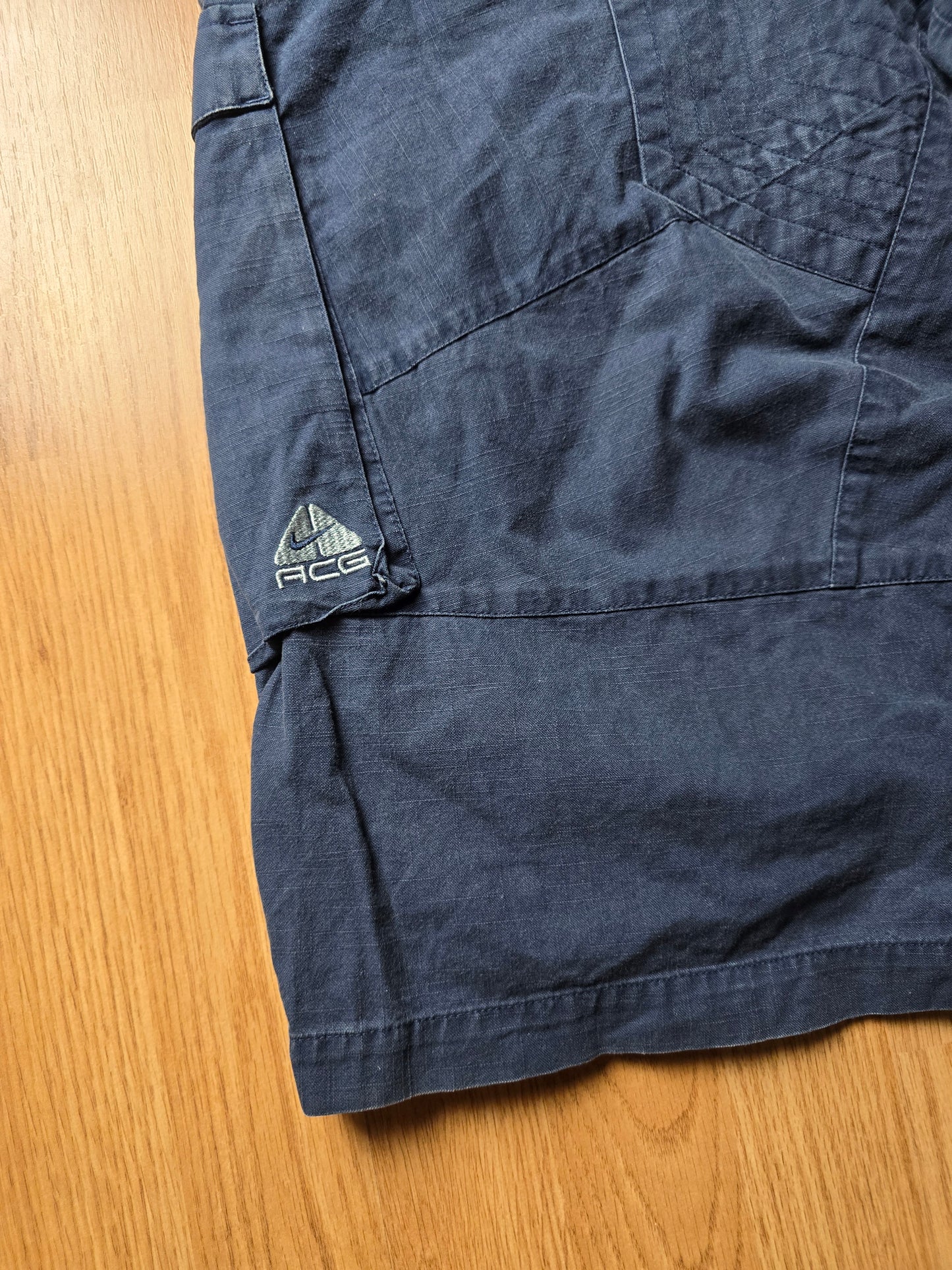 00s Nike ACG 3/4 Length Cargo Shorts (W30)