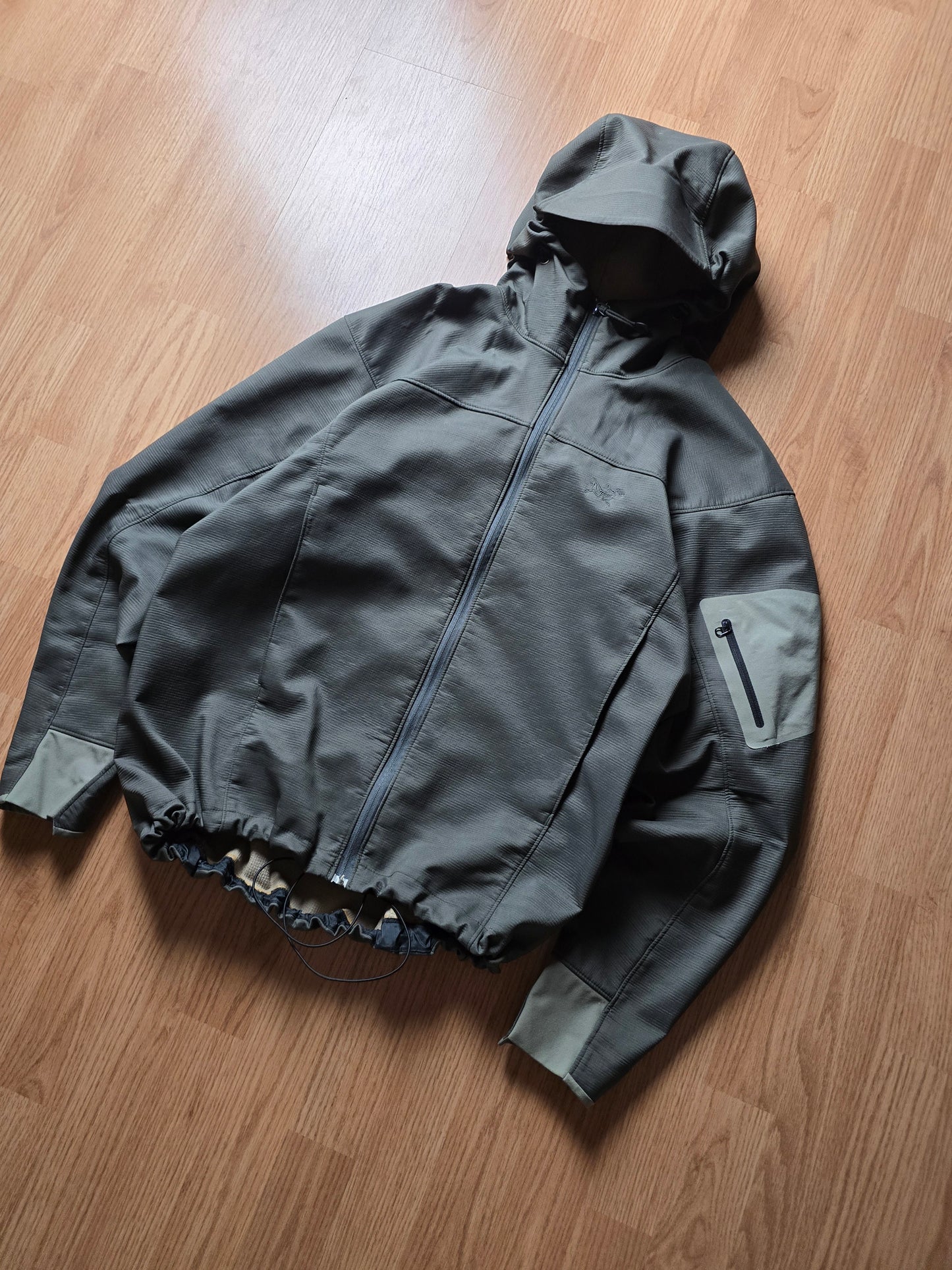 Vintage Arc'teryx Epsilon LT Softshell Jacket (M)