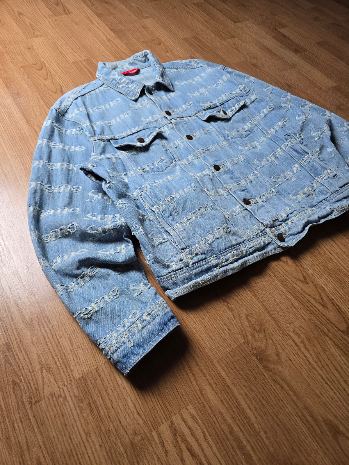Supreme Frayed Logos Denim Trucker Jacket (L)