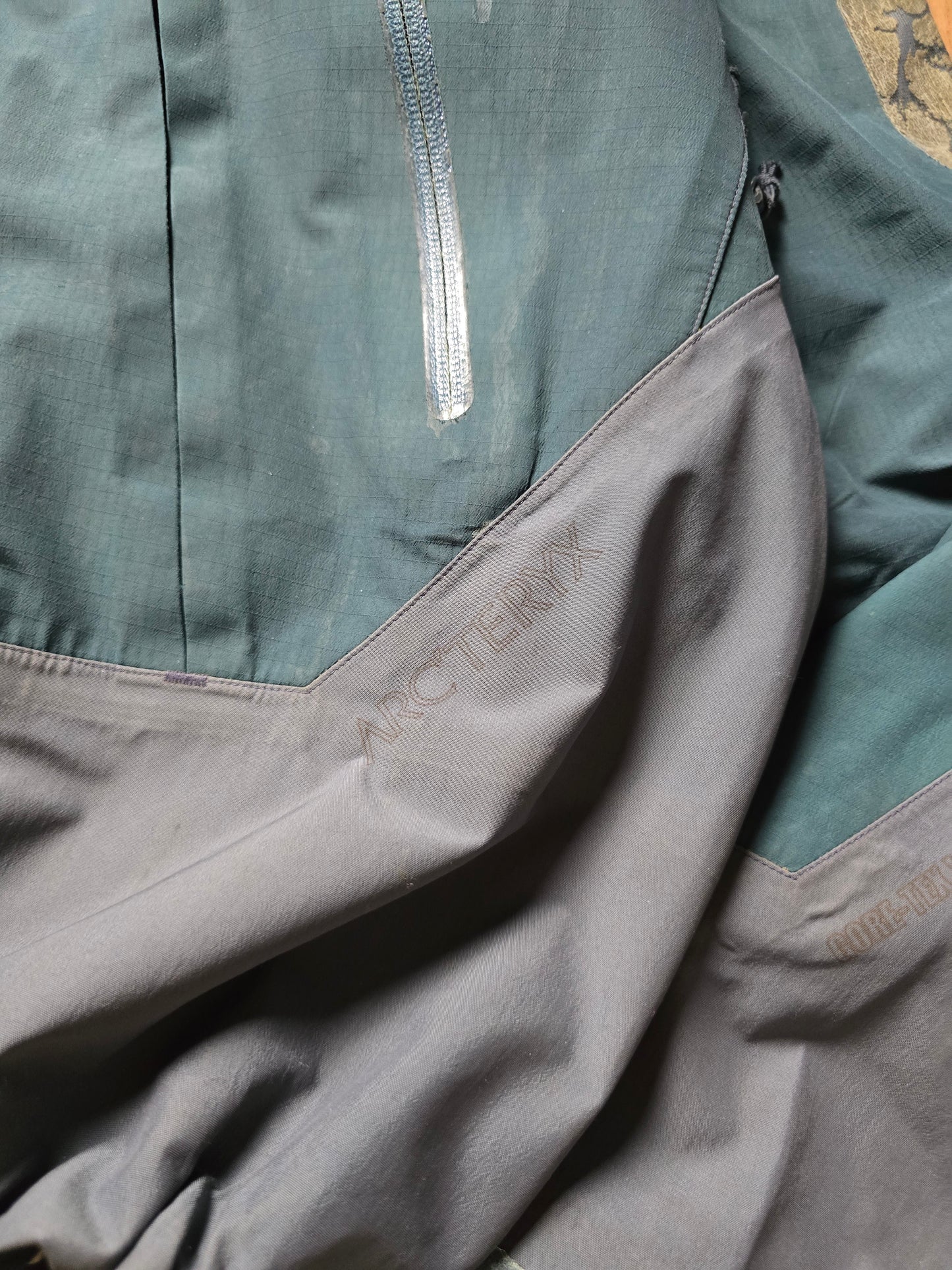 Vintage Arc'teryx Gore-tex Colour Block Jacket (M/L)