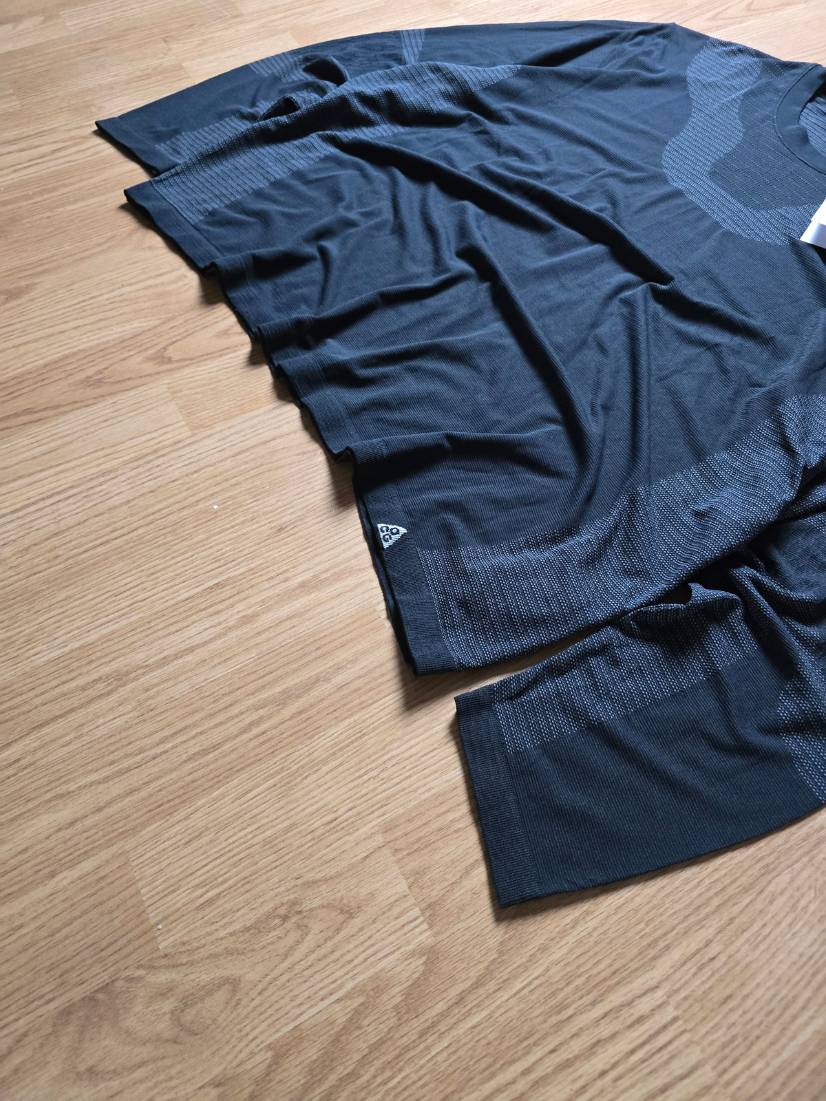 Nike ACG "Delta River" Dri-Fit ADV Longsleve Base Layer Top BNWT (XL)