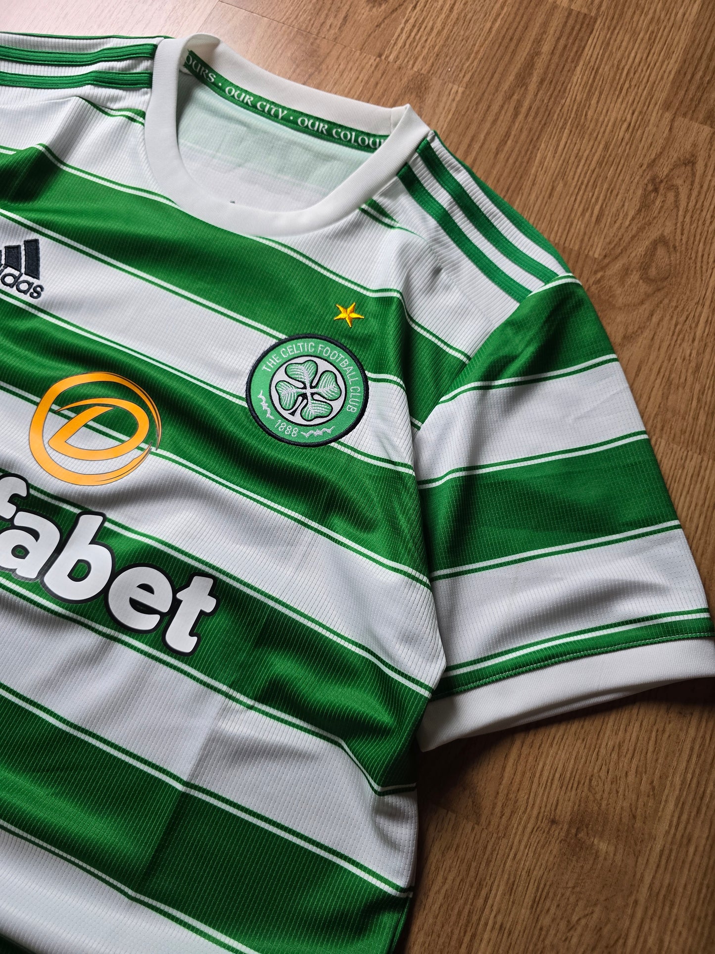 Adidas Celtic 21/22 home top (M)