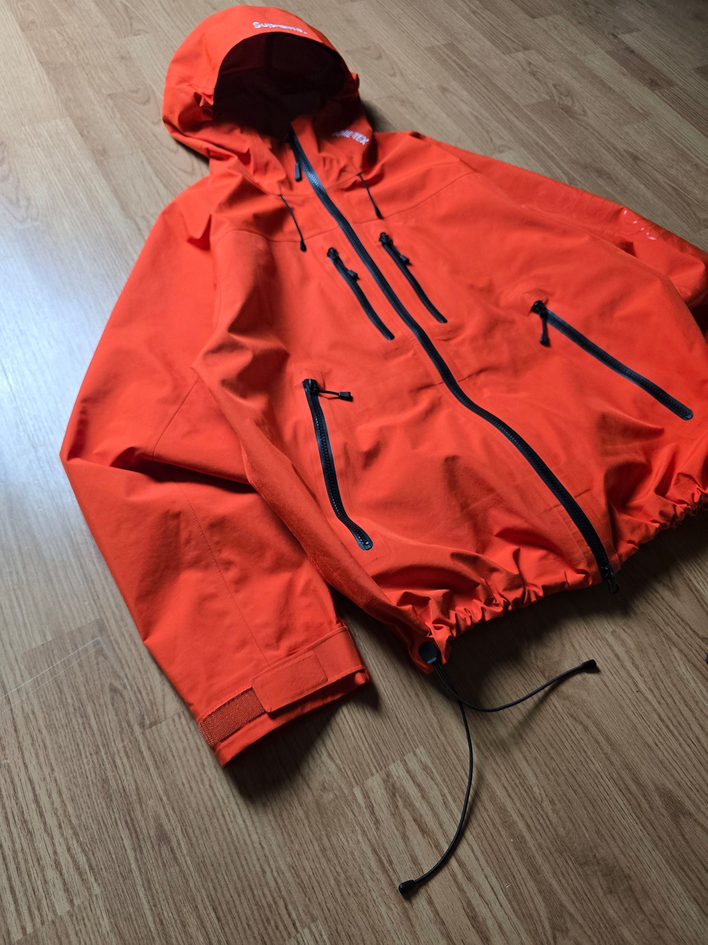 Supreme Gore-Tex Technical Tape Seam Shell Jacket (M/L)