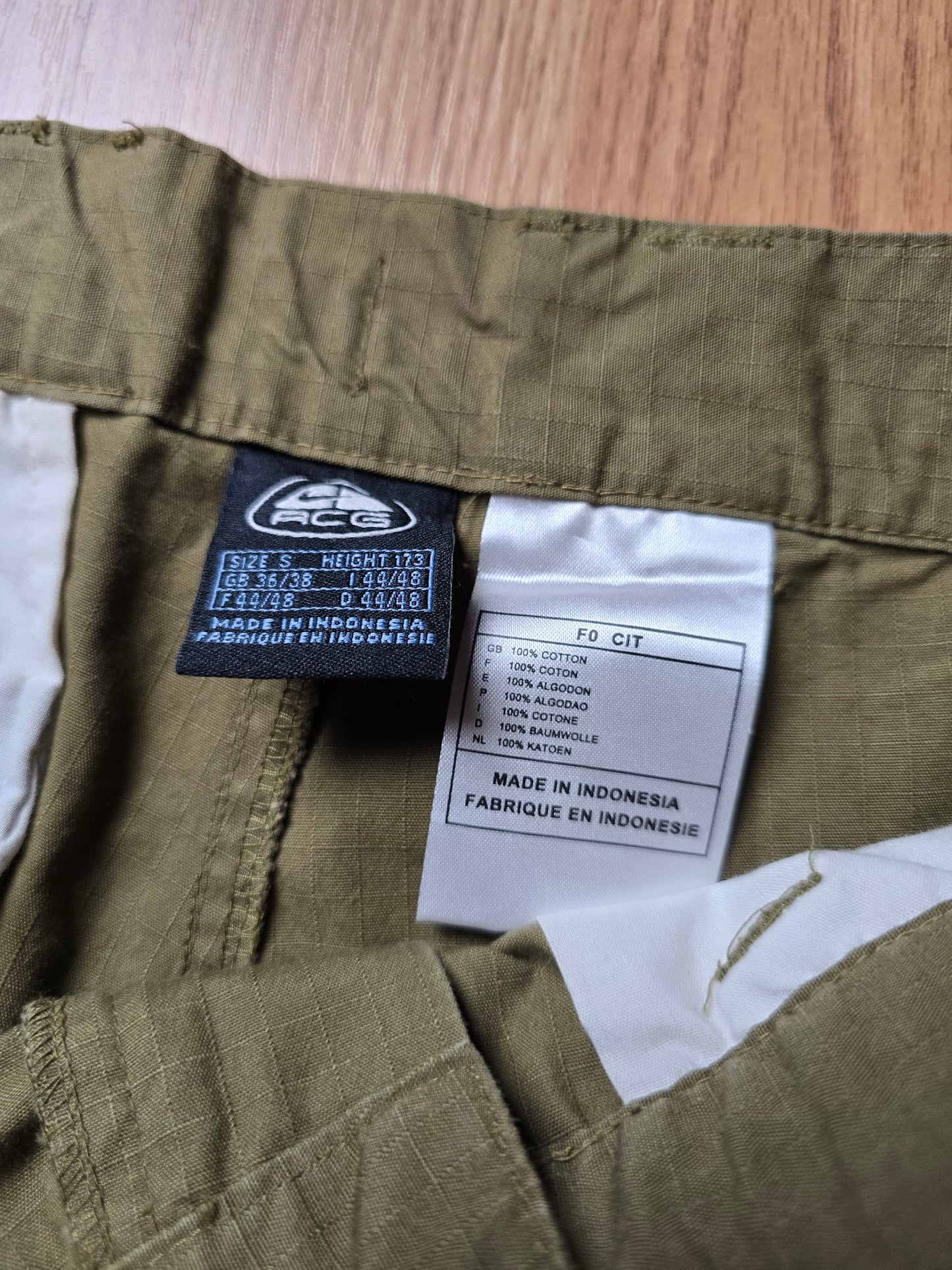 Vintage Nike ACG Baggy Technical Cargo Pants (M)