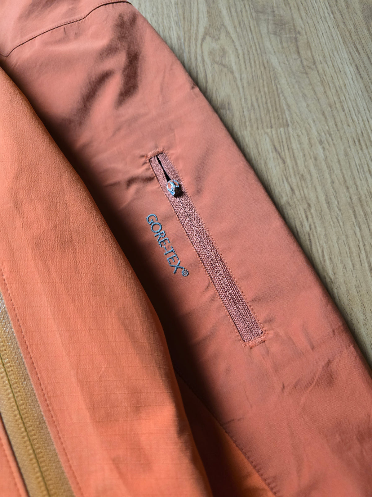 90s Arc'teryx Theta AR Tobasco Gore-tex 2 Tone Shell Jacket (L)