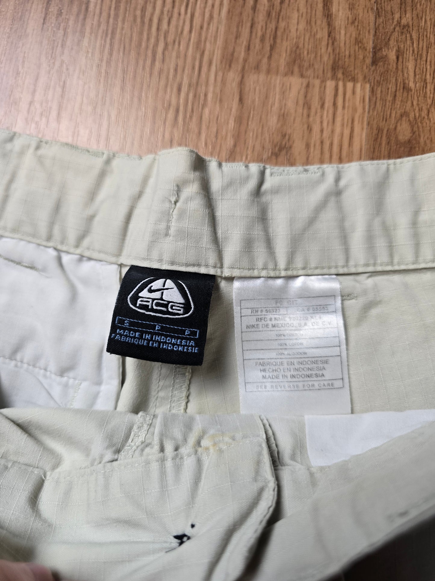 Vintage Nike ACG Baggy Technical Cargo Pants (M)
