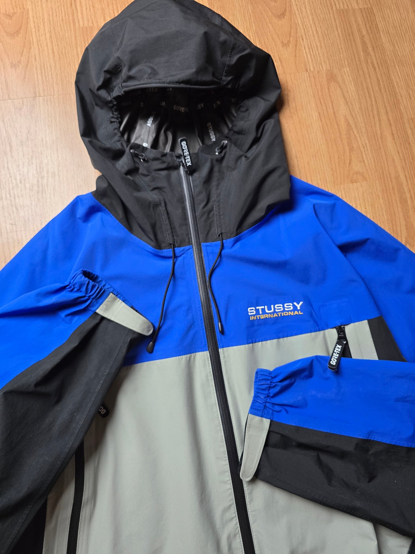 RARE Stussy Gore-tex Rainroom Shell Jacket (M)