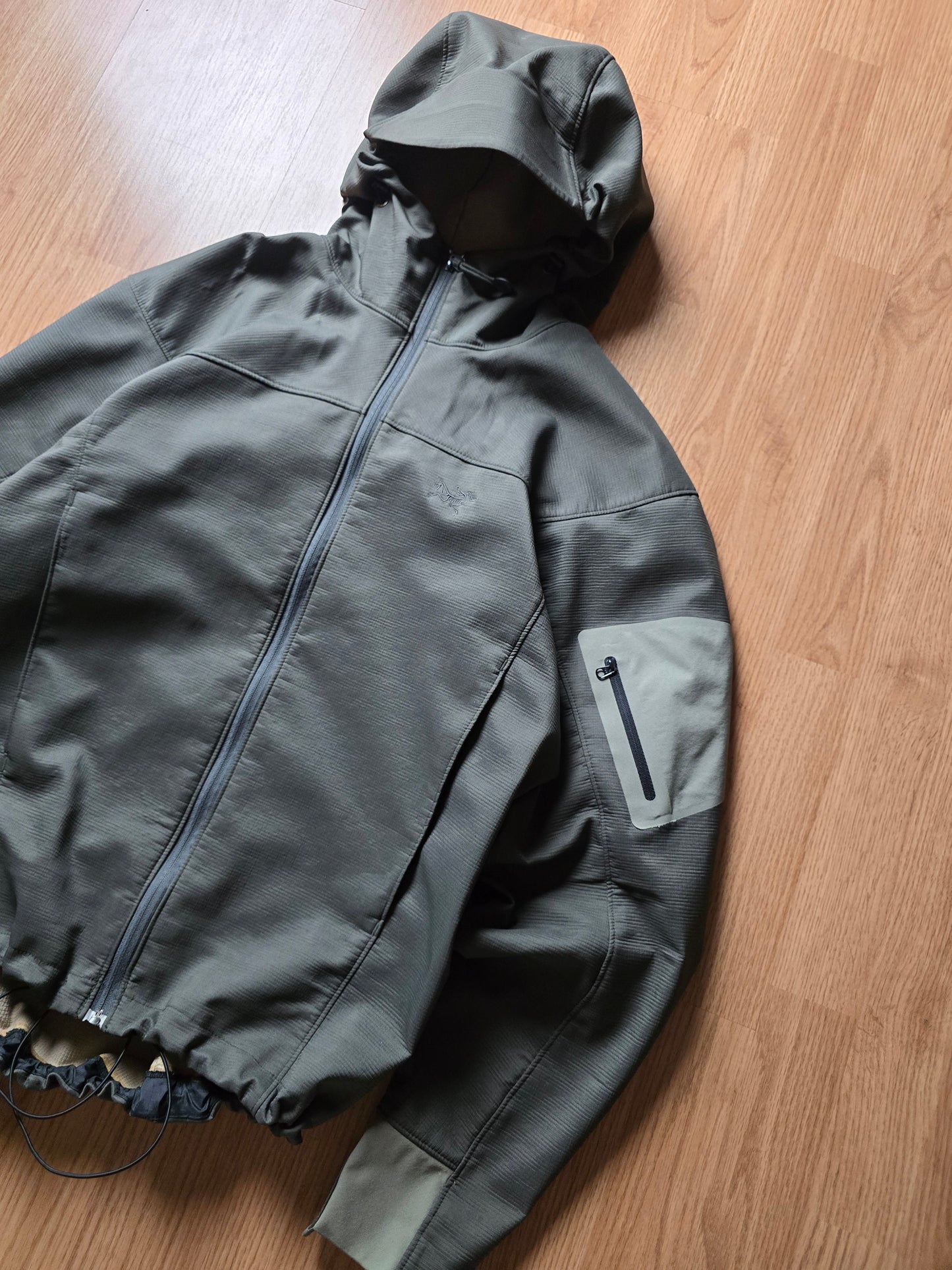 Vintage Arc'teryx Epsilon LT Softshell Jacket (M)