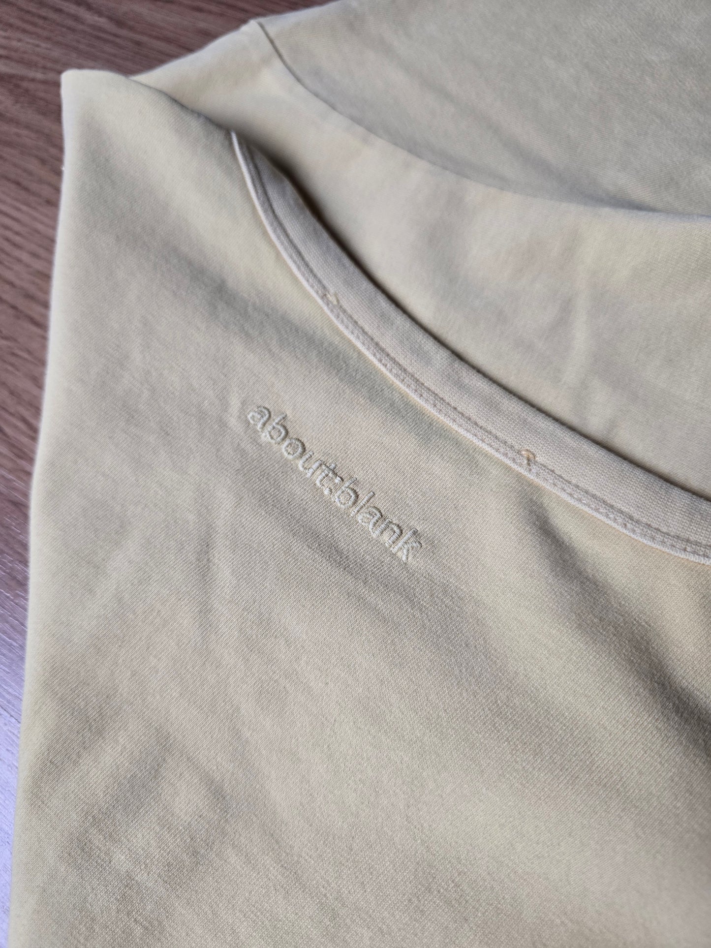 About Blank Fitted & Cropped Baby Tee (M)