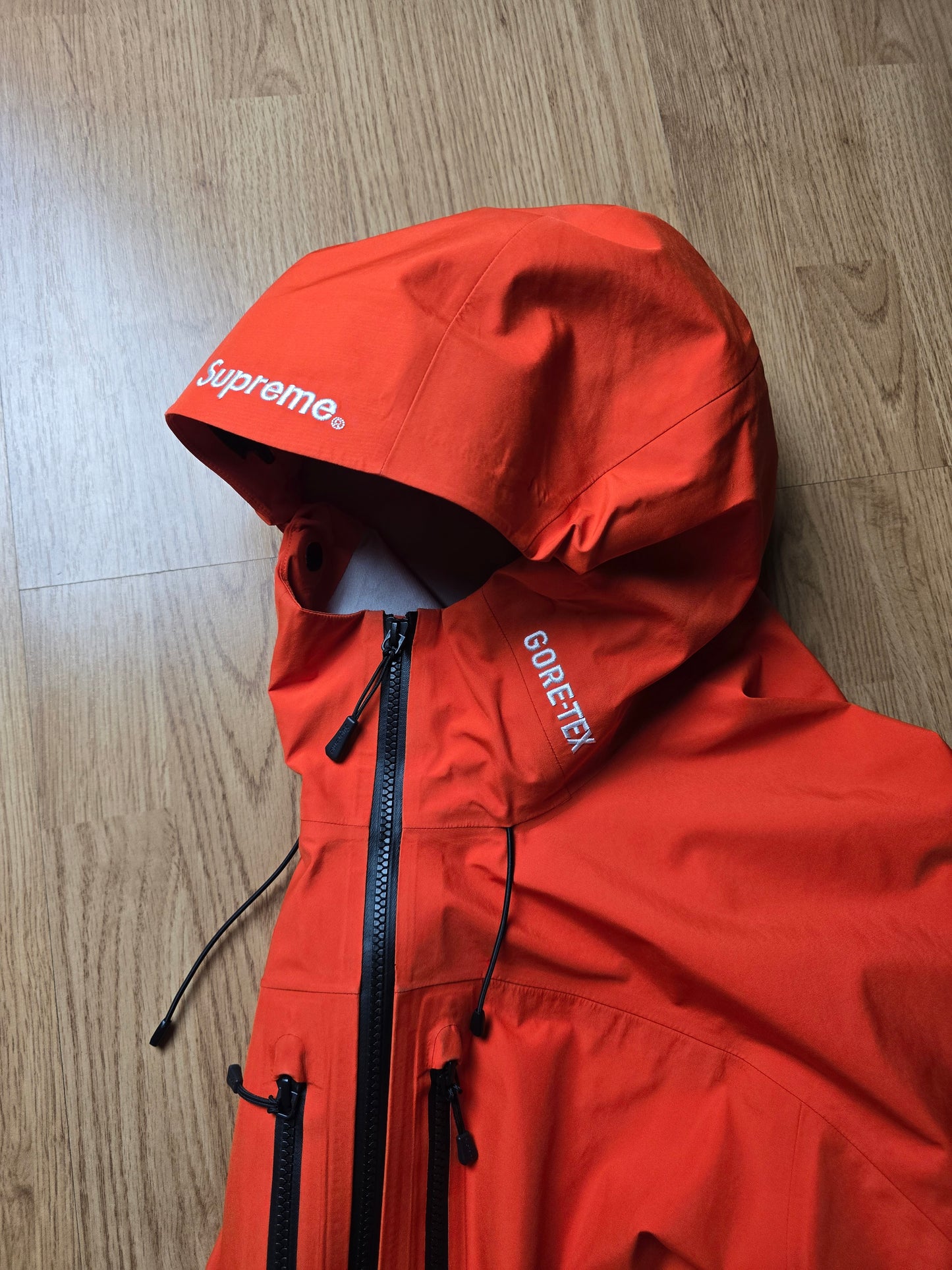 Supreme Gore-Tex Technical Tape Seam Shell Jacket (M/L)