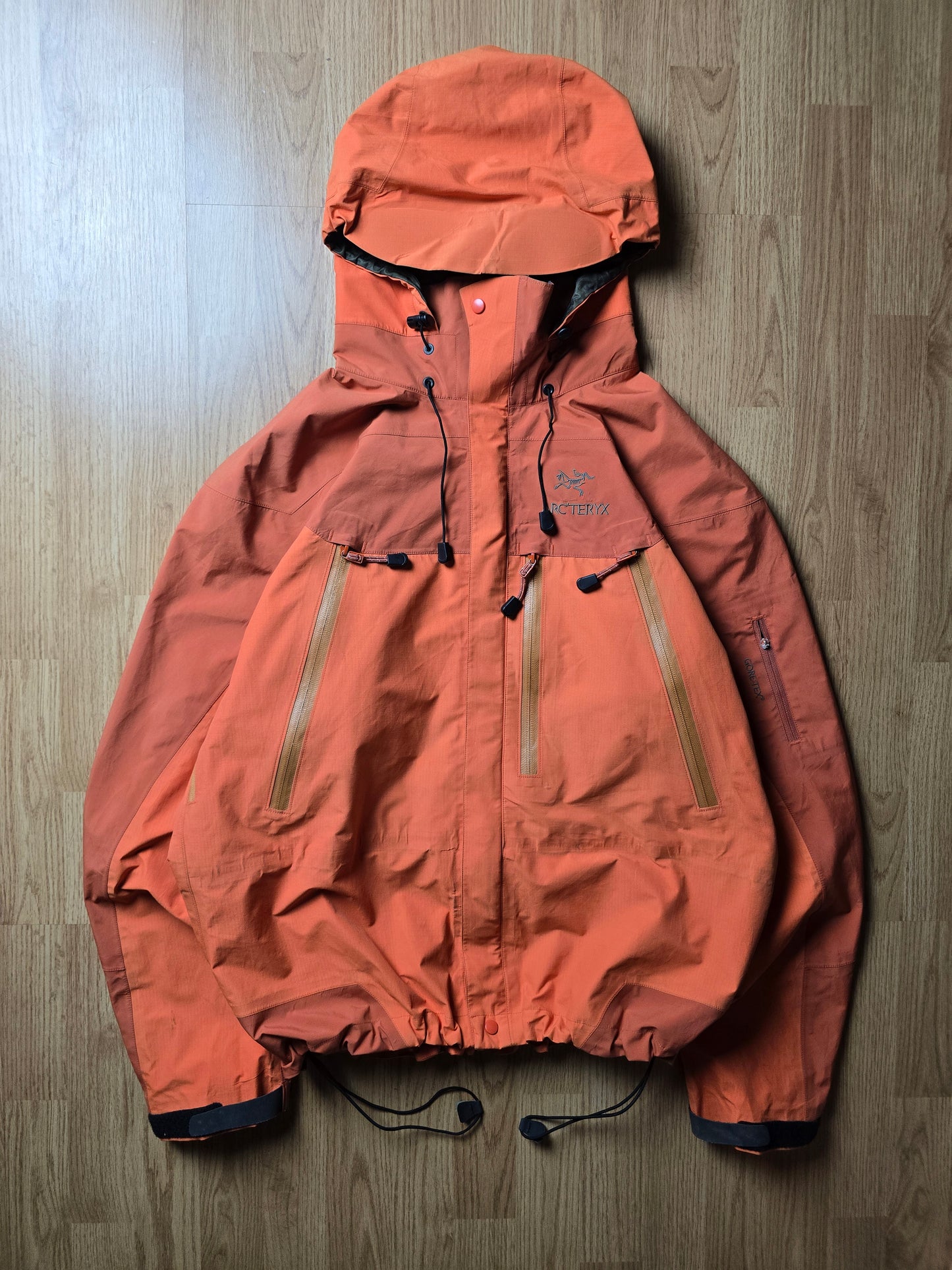 90s Arc'teryx Theta AR Tobasco Gore-tex 2 Tone Shell Jacket (L)