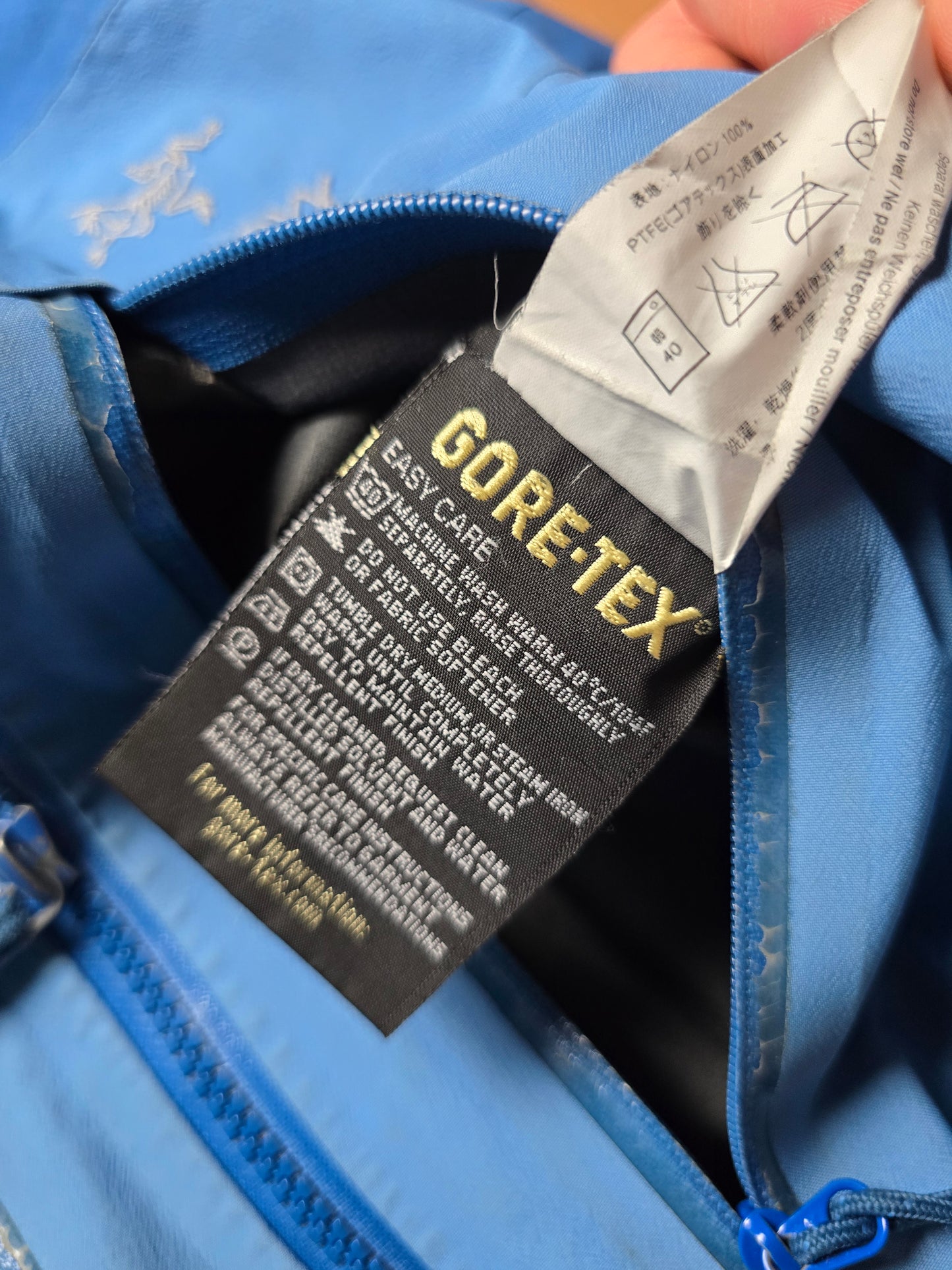 W/ RARE Arc'teryx Vintage Alpha SV Gore-tex Jacket (L)