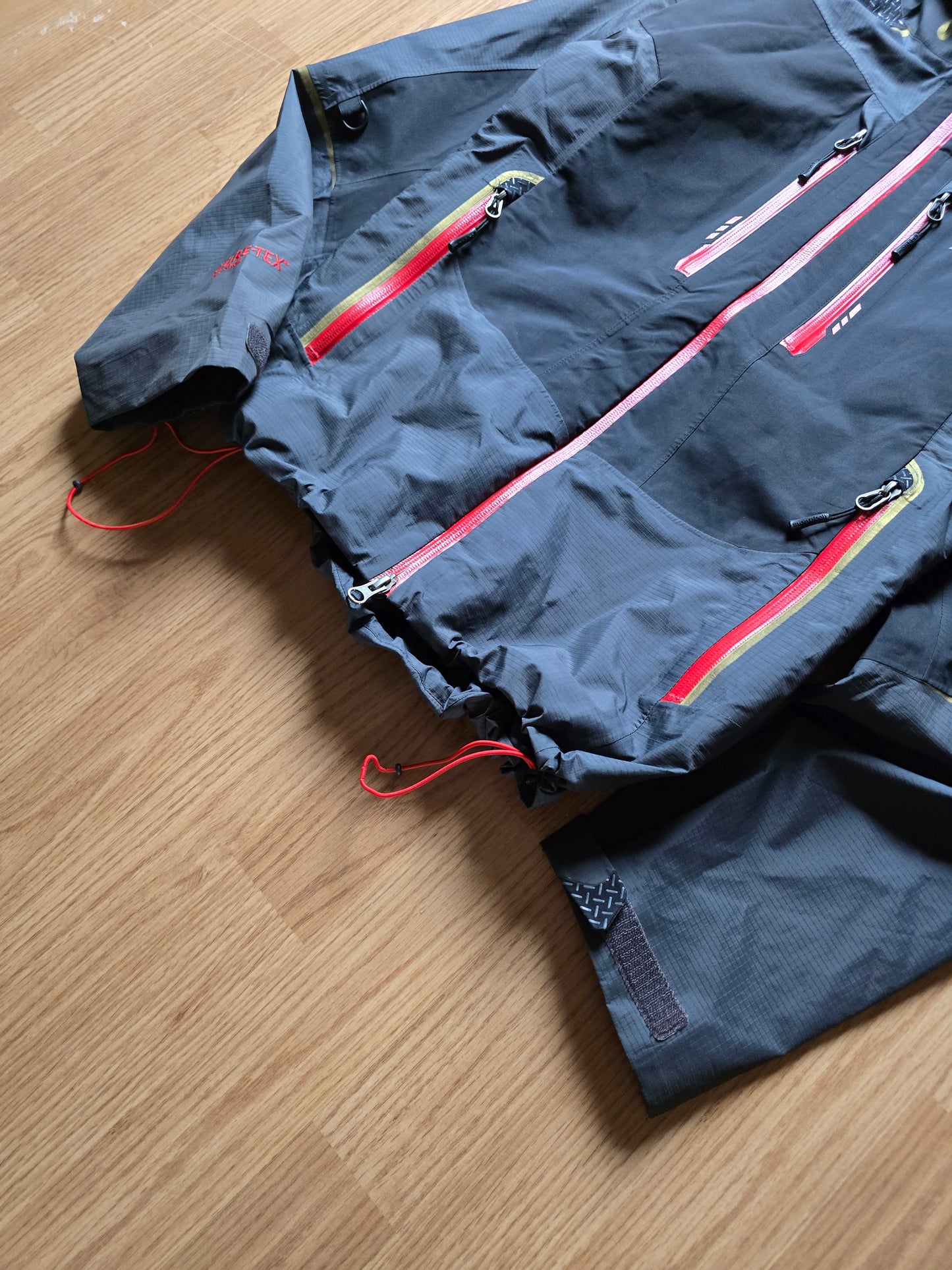 RARE Montbell Gore-tex Proshell Technical Panelled Jacket (S)