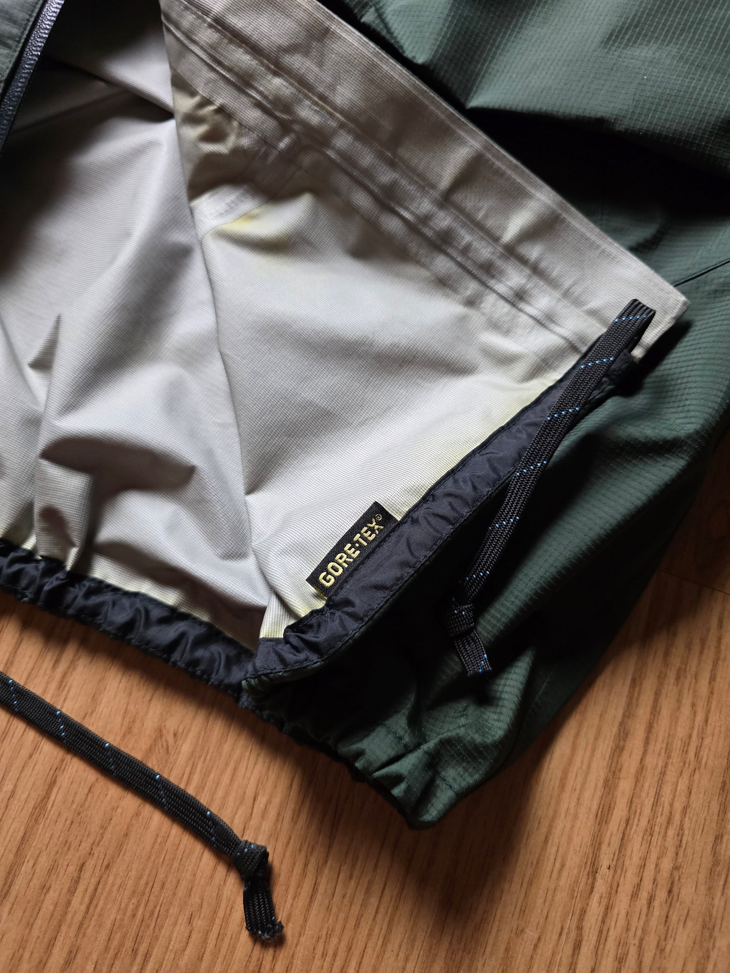 Vintage Montbell Gore-tex Waterproof Rain Jacket (M)