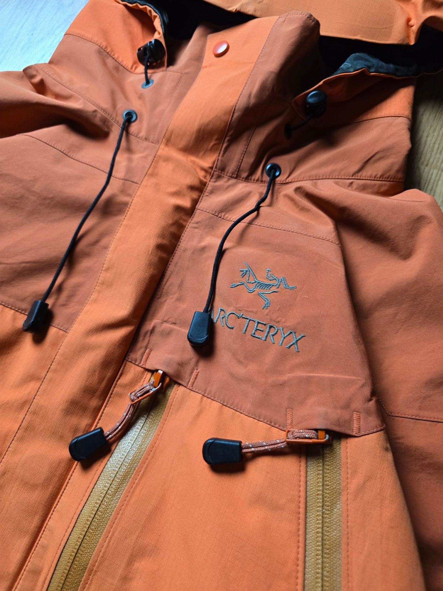 90s Arc'teryx Theta AR Tobasco Gore-tex 2 Tone Shell Jacket (L)