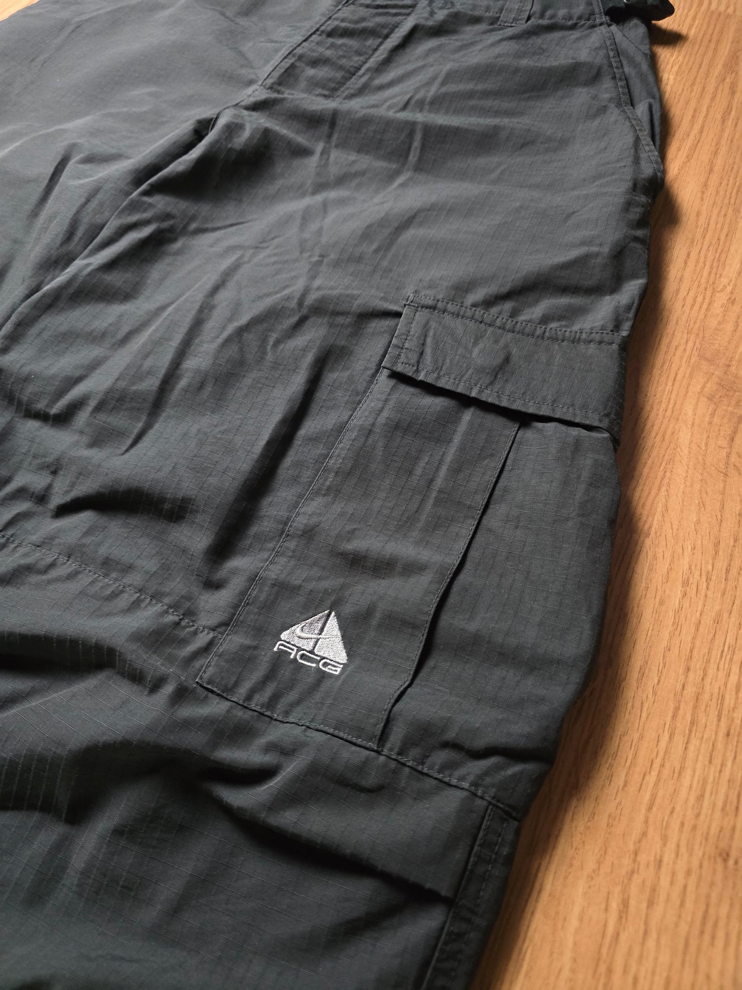 RARE 90s Nike ACG Lightweight Technical Cargo Pants (32x32)