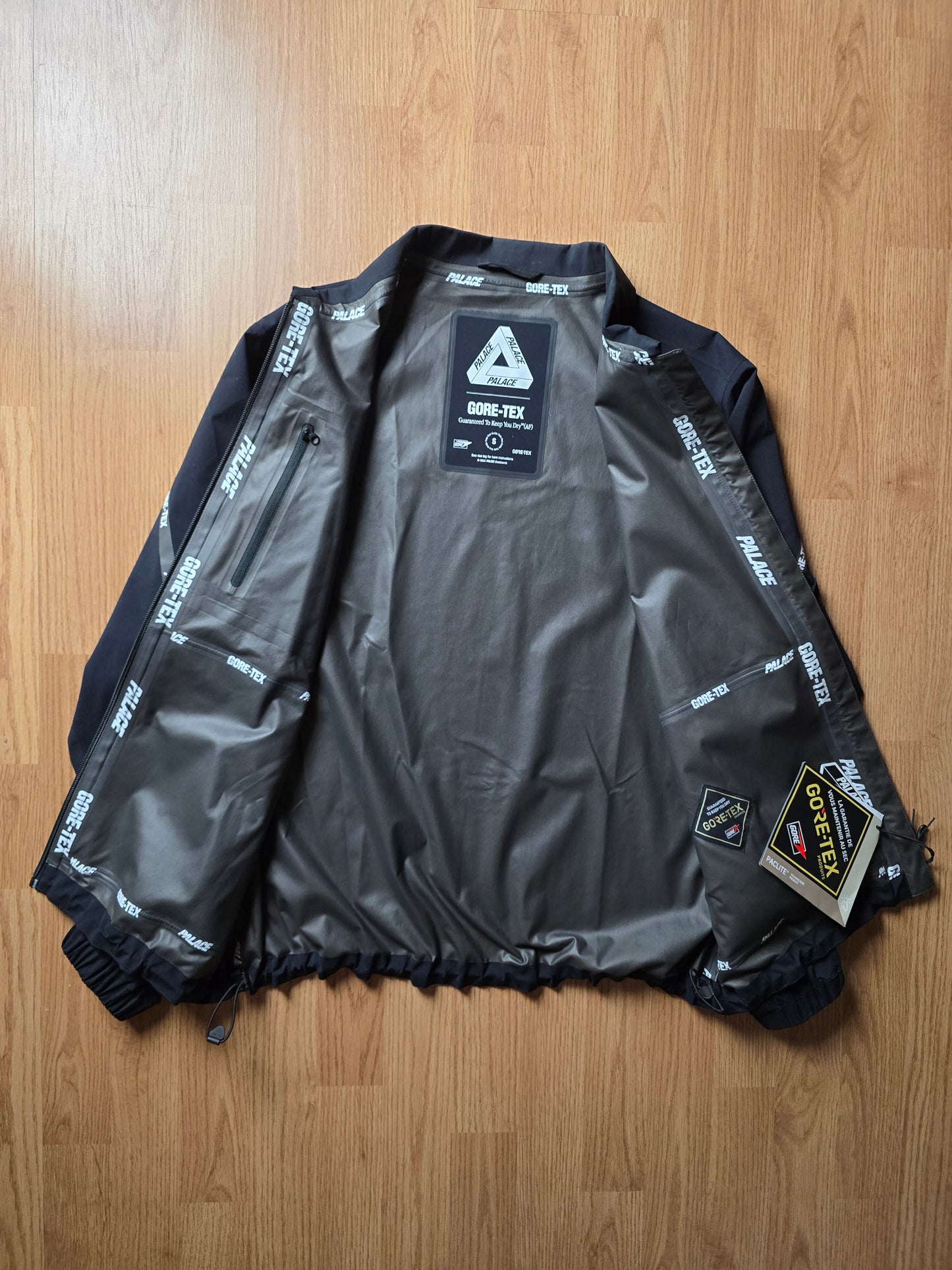 Palace Gore-tex Paclite Coach Jacket (M)
