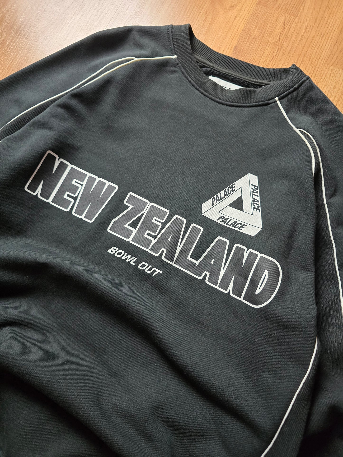 Palace Bowl Out New Zealand Crewneck Sweatshirt (S/M)