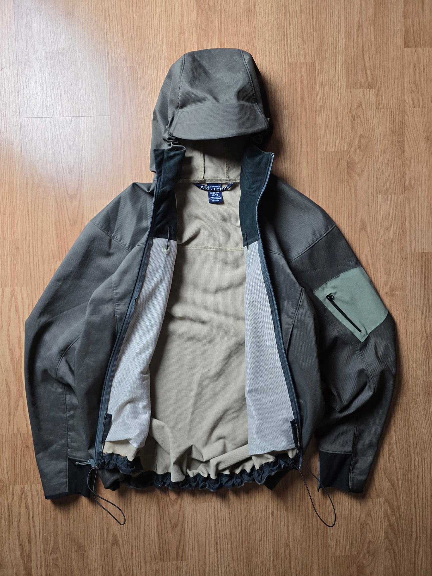 Vintage Arc'teryx Epsilon LT Softshell Jacket (XL)