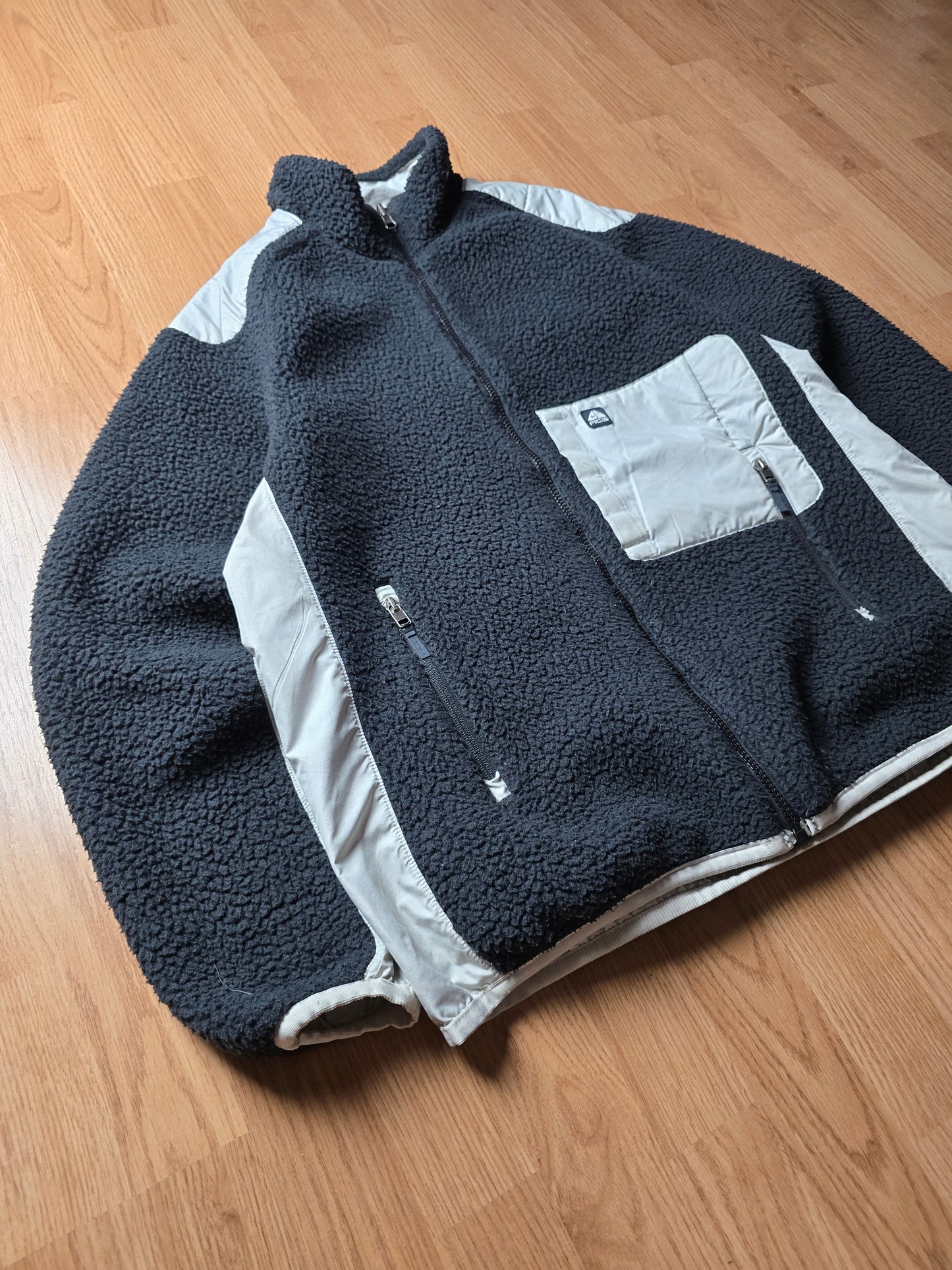 00s Nike ACG Reversible Heavyweight 2-Tone Fleece Jacket (M/L)