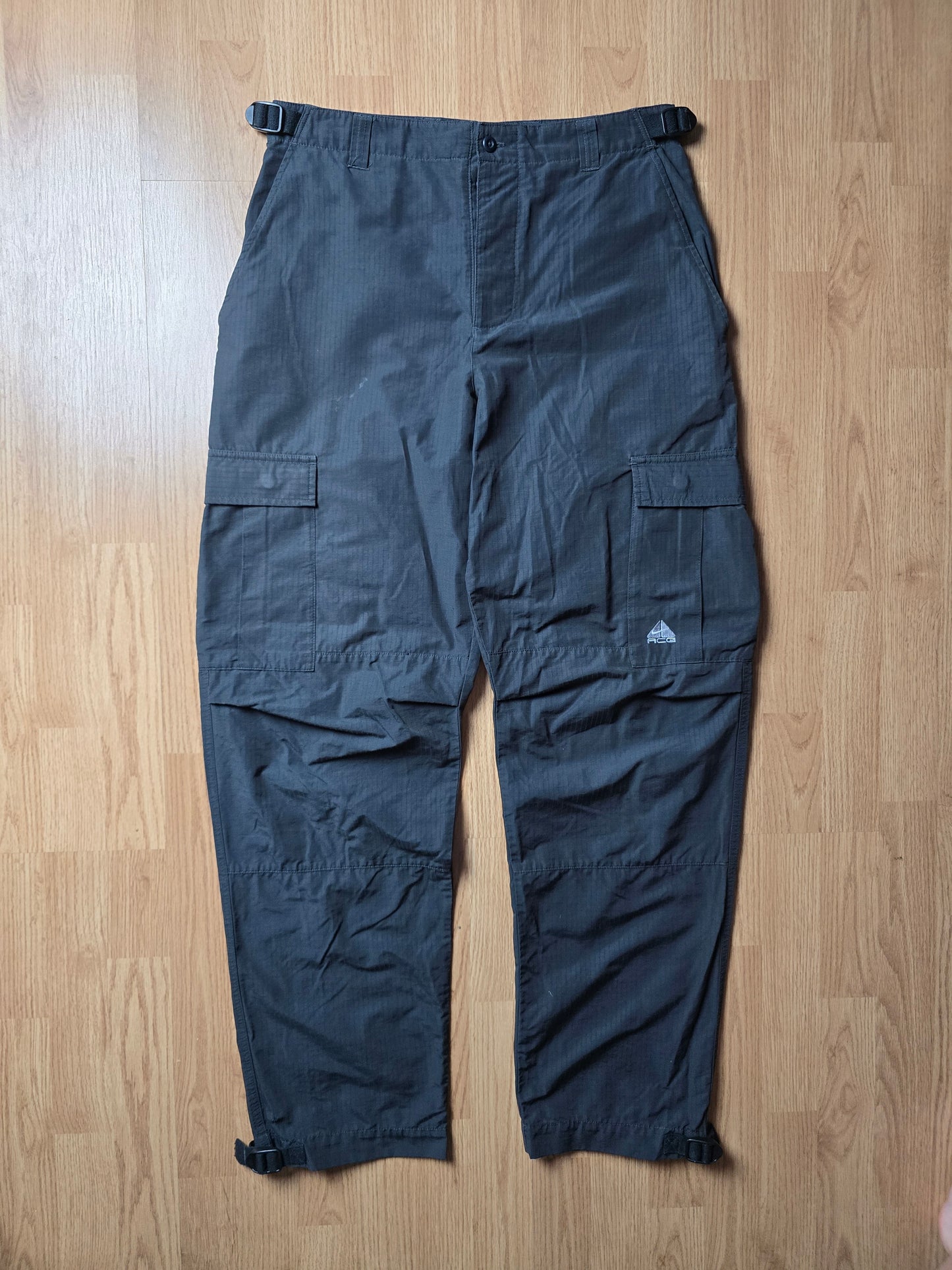 RARE 90s Nike ACG Lightweight Technical Cargo Pants (32x32)