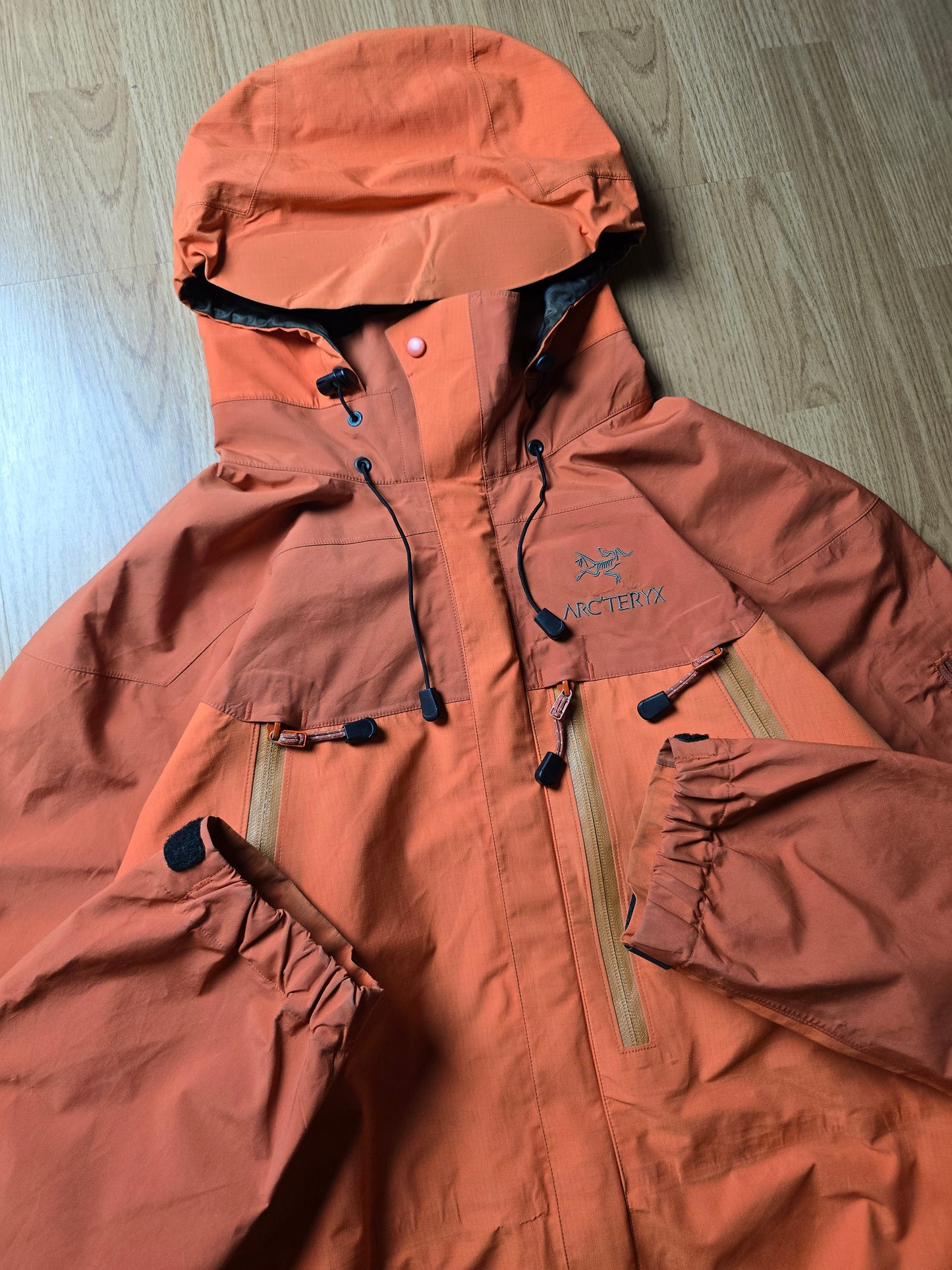 90s Arc'teryx Theta AR Tobasco Gore-tex 2 Tone Shell Jacket (L)