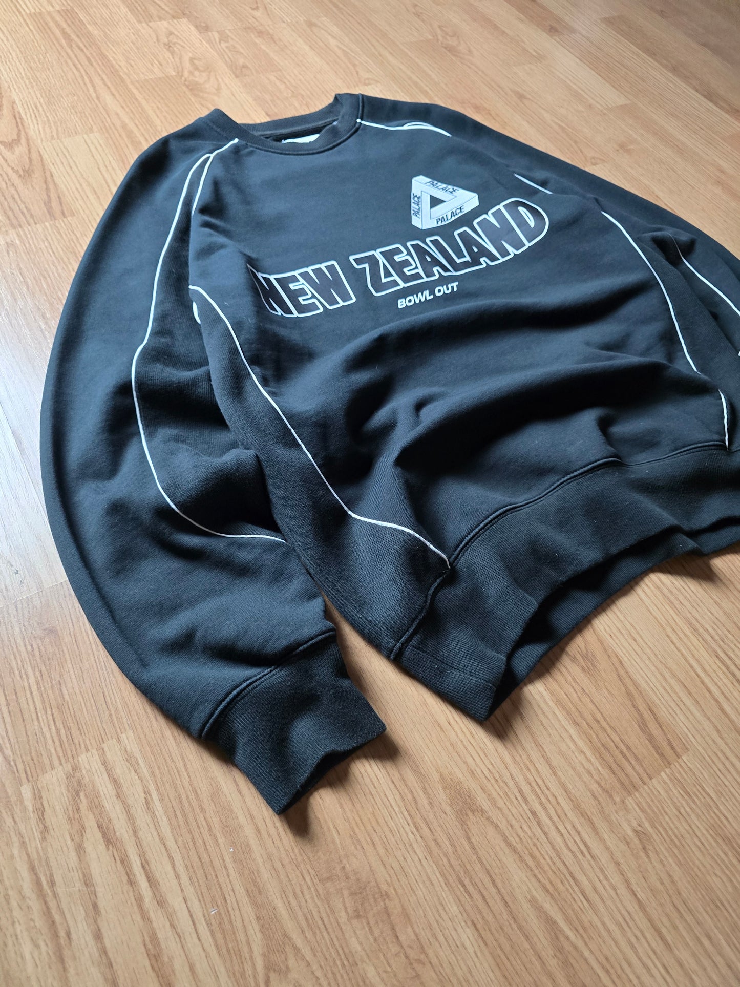 Palace Bowl Out New Zealand Crewneck Sweatshirt (S/M)