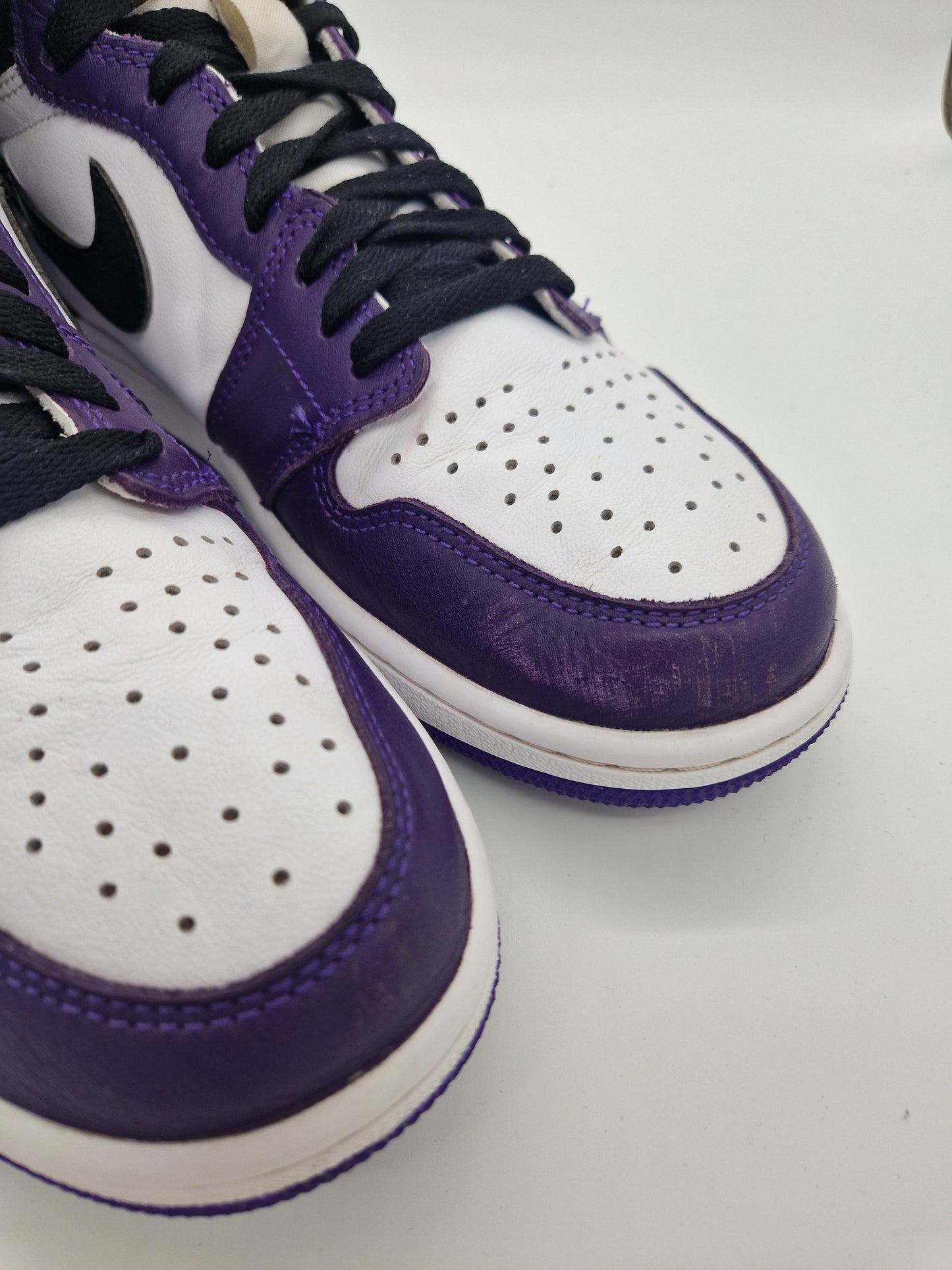 Jordan 1 Retro High 'Court Purple' (UK9)
