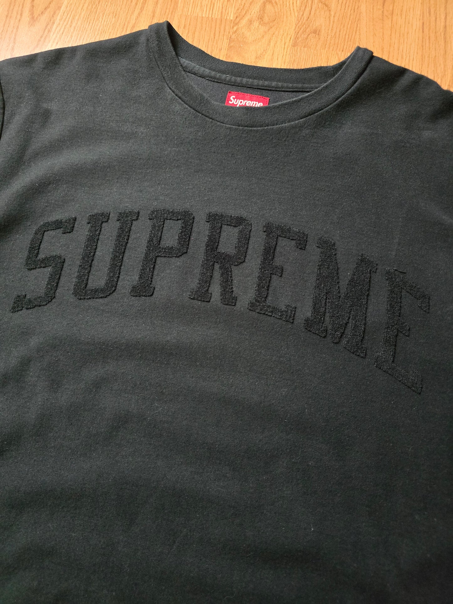 Supreme Chenille Arc Logo SS Tee (XL)
