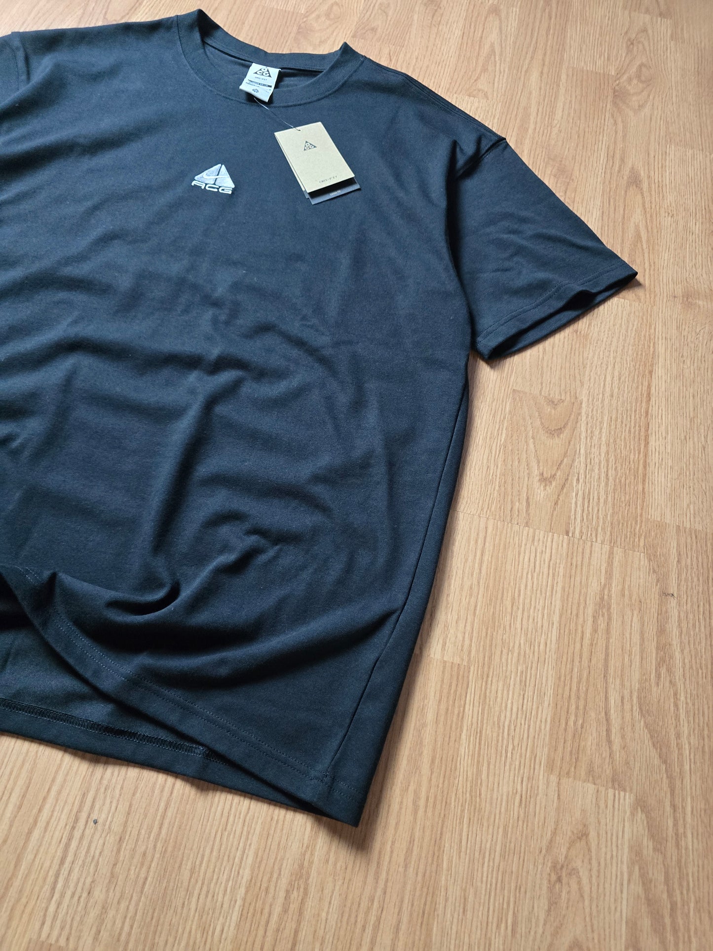 Nike ACG Embroidered Lungs Tee BNWT (L)
