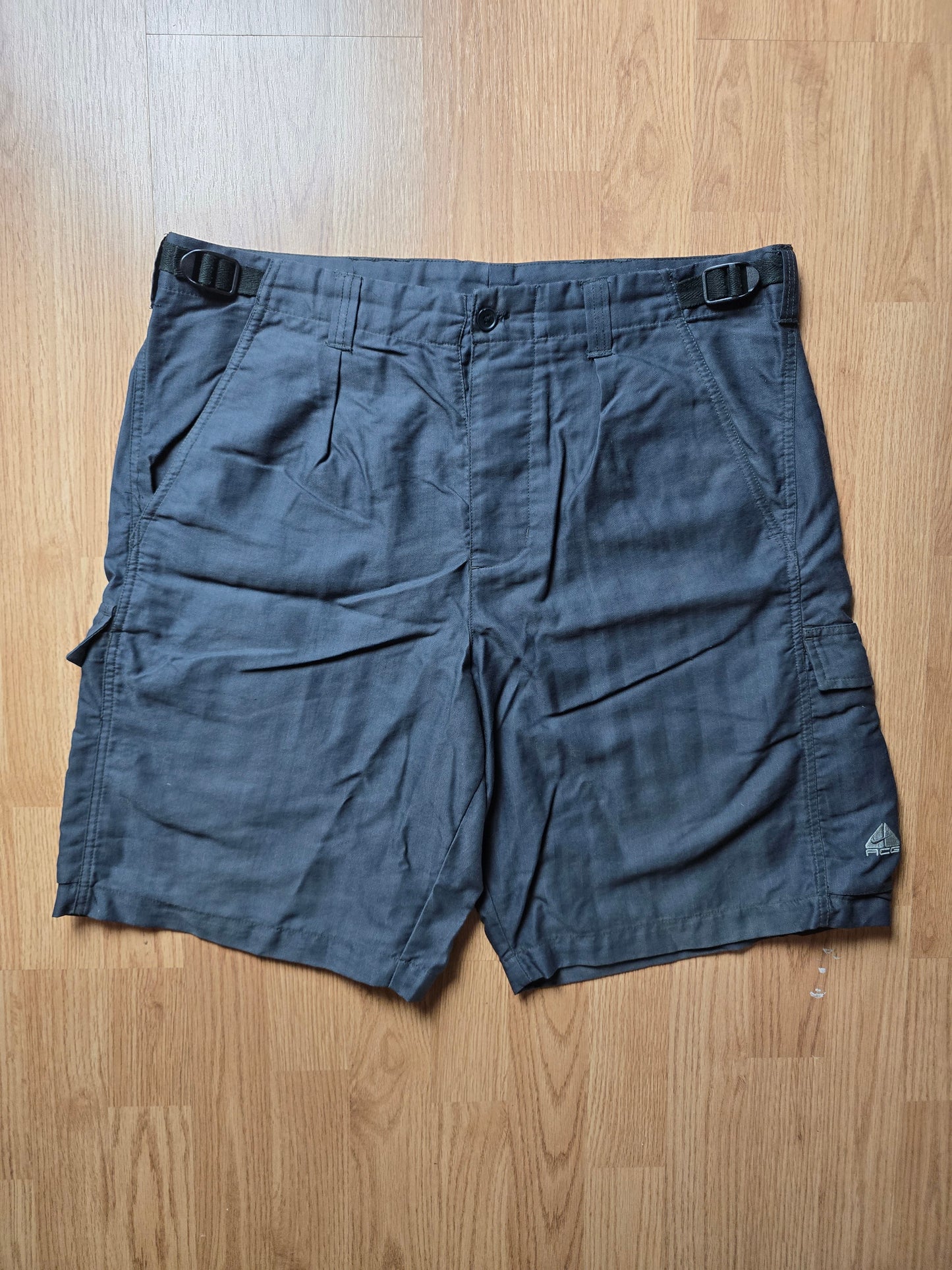 90s Nike ACG Lightweight Cargo Shorts (34)