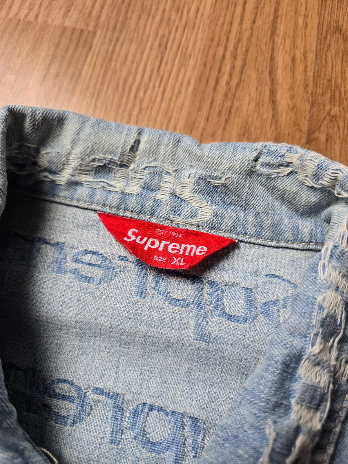 Supreme Frayed Logos Denim Trucker Jacket (L)