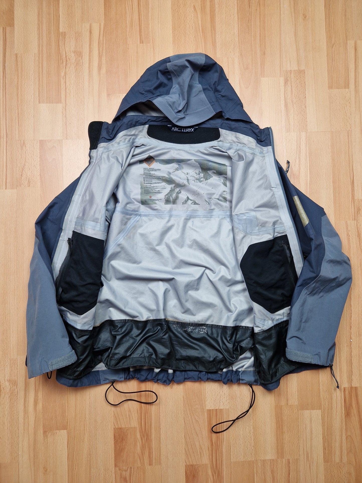 Vintage Arc'teryx SV Gore-tex Jacket (L)