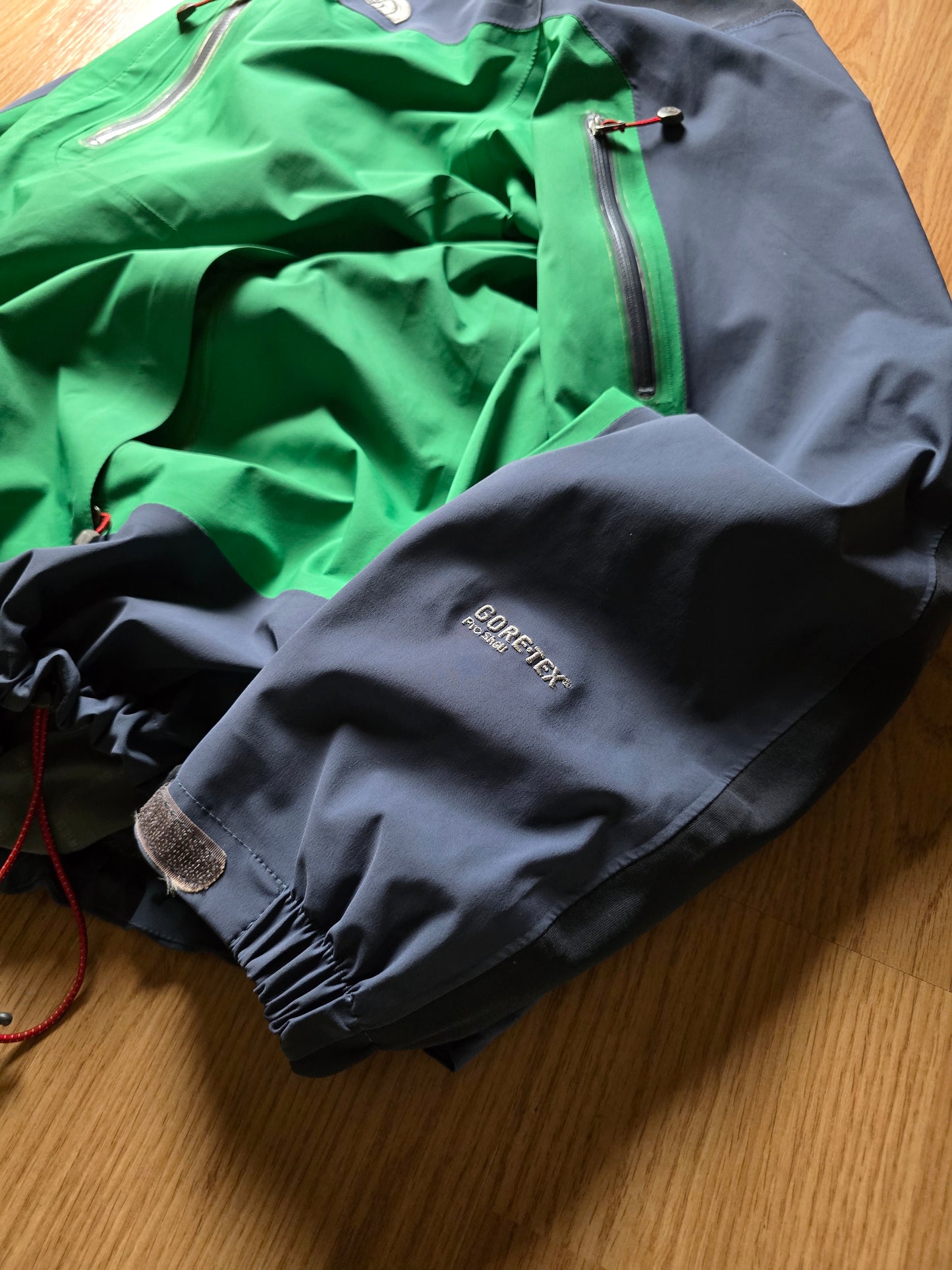 RARE 00s The North Face Summit Series Gore-tex Pro Shell Jacket (L/XL)
