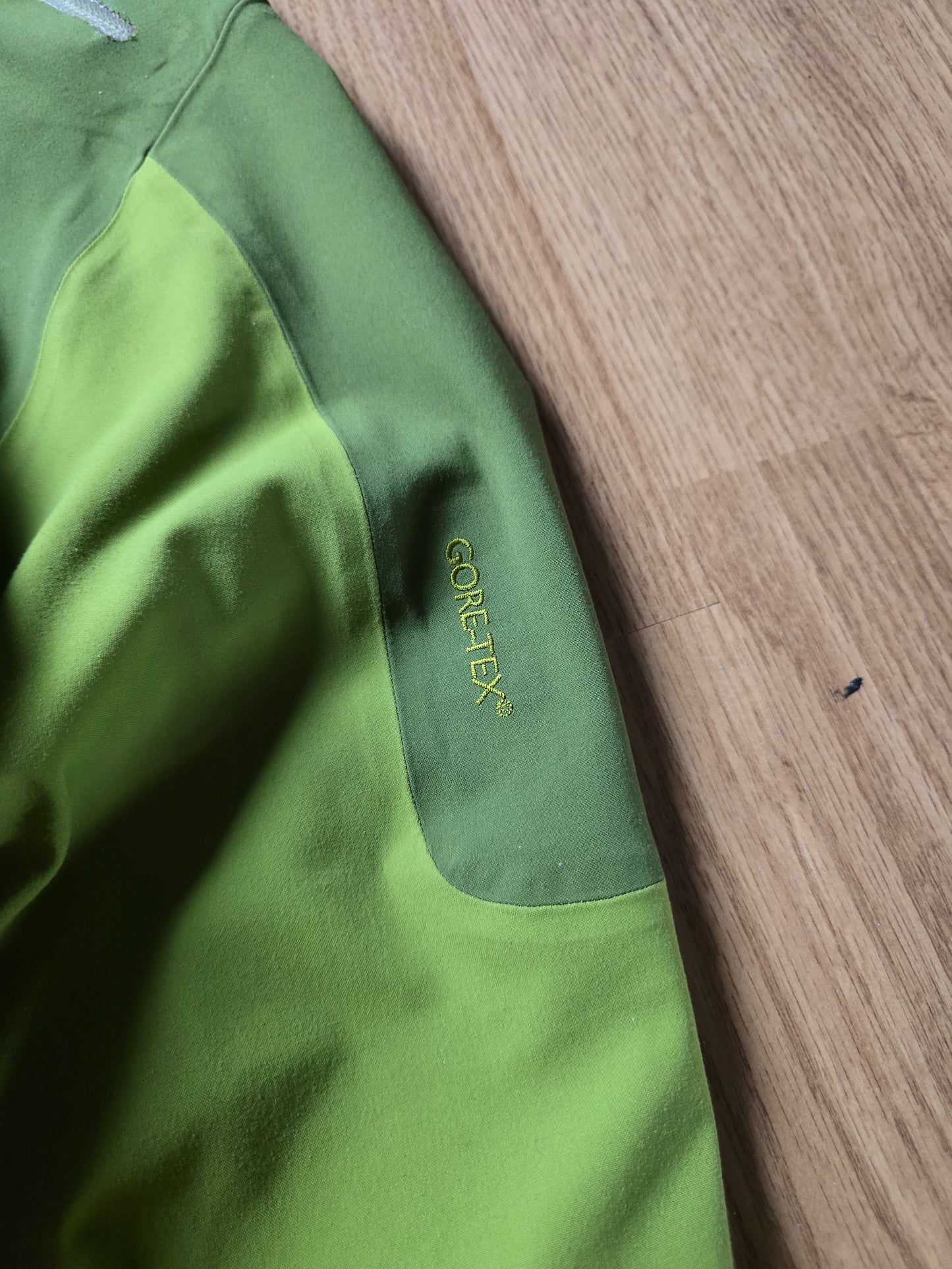Vintage Arc'teryx Gore-tex Stingray Shell Jacket (M)