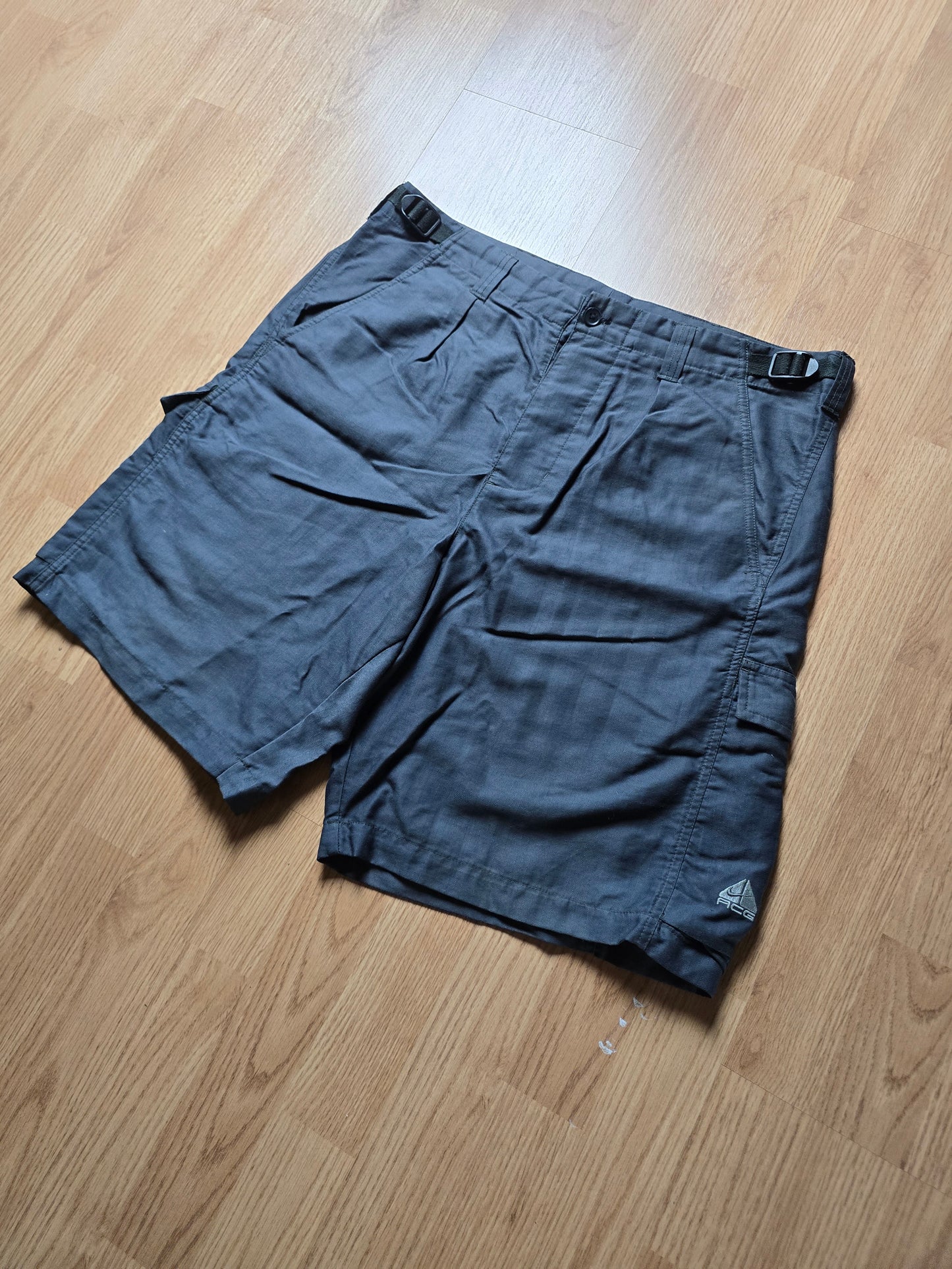 90s Nike ACG Lightweight Cargo Shorts (34)