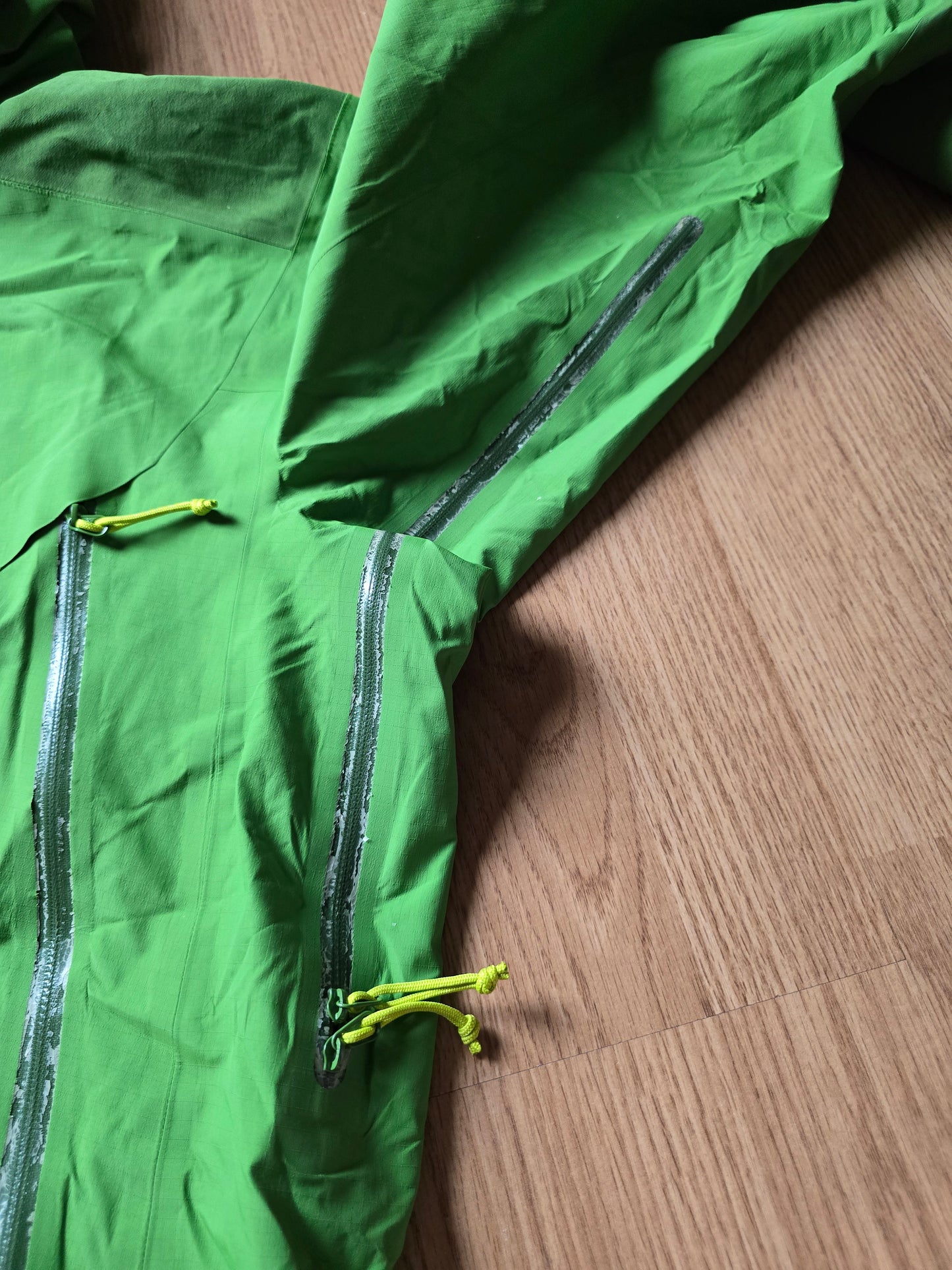 RARE Arc'teryx 2012 Beta AR Gore-tex Jacket (XL)
