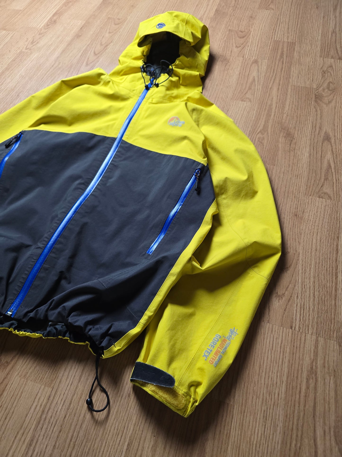Stussy x Lowe Alpine Gore-tex Jacket (M)