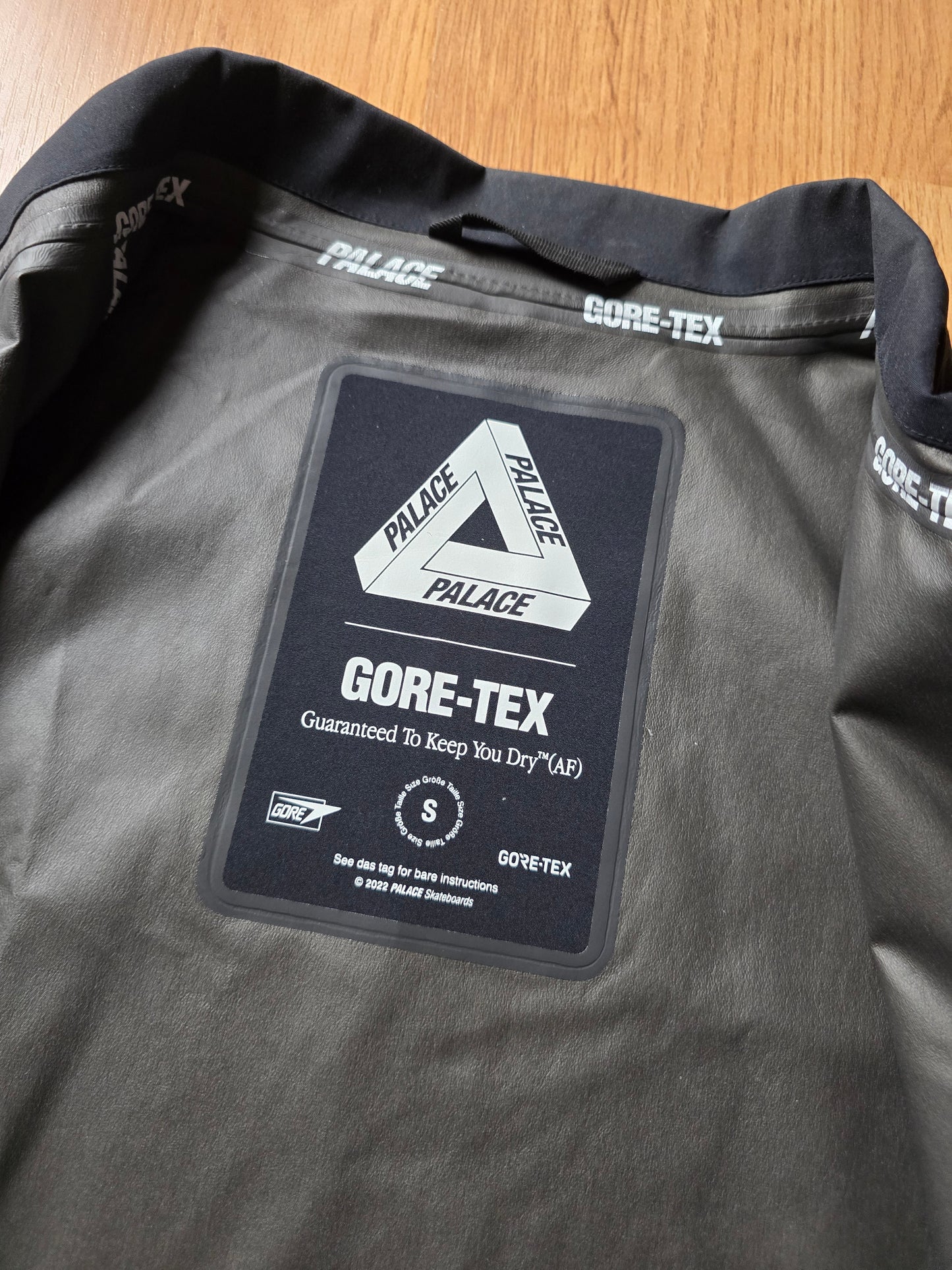Palace Gore-tex Paclite Coach Jacket (M)