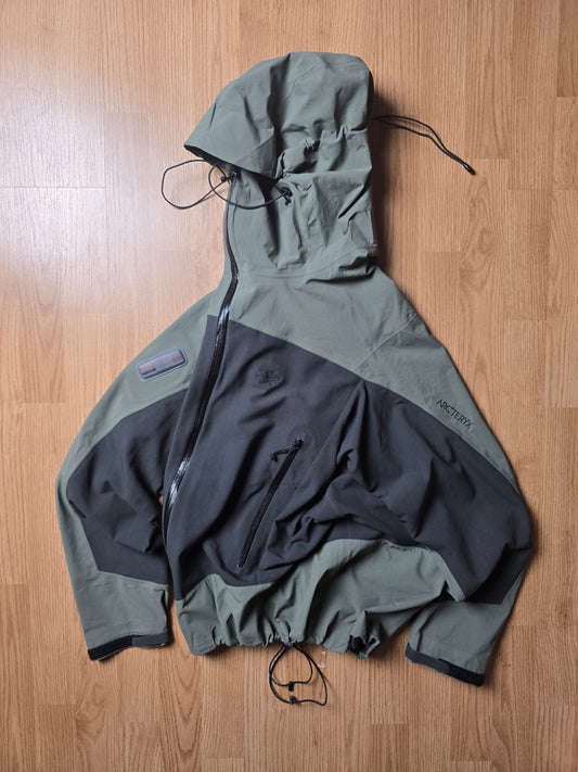 RARE Arc'teryx SAMPLE Seeker Comp Sidewinder Jacket (M)