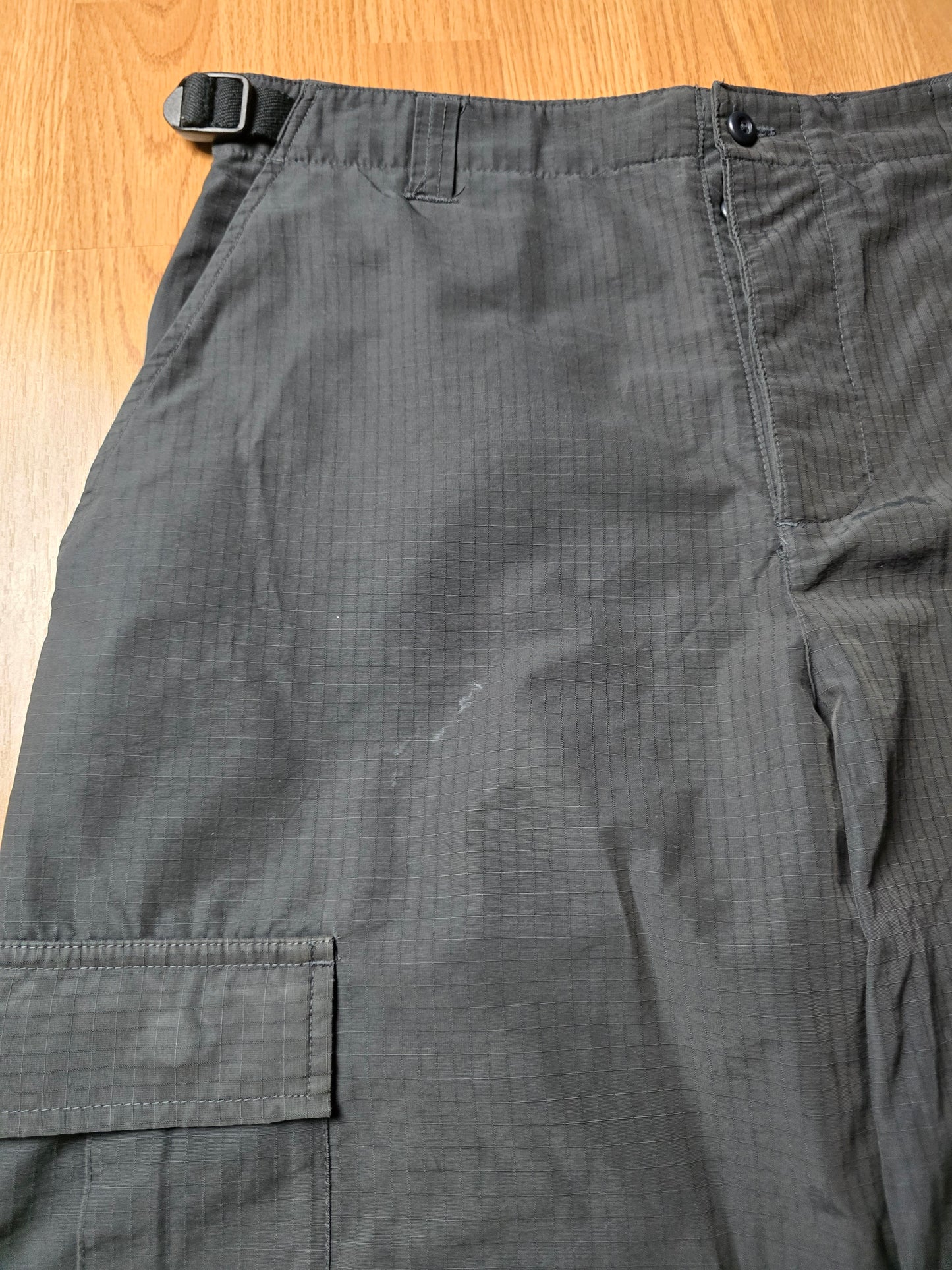 RARE 90s Nike ACG Lightweight Technical Cargo Pants (32x32)