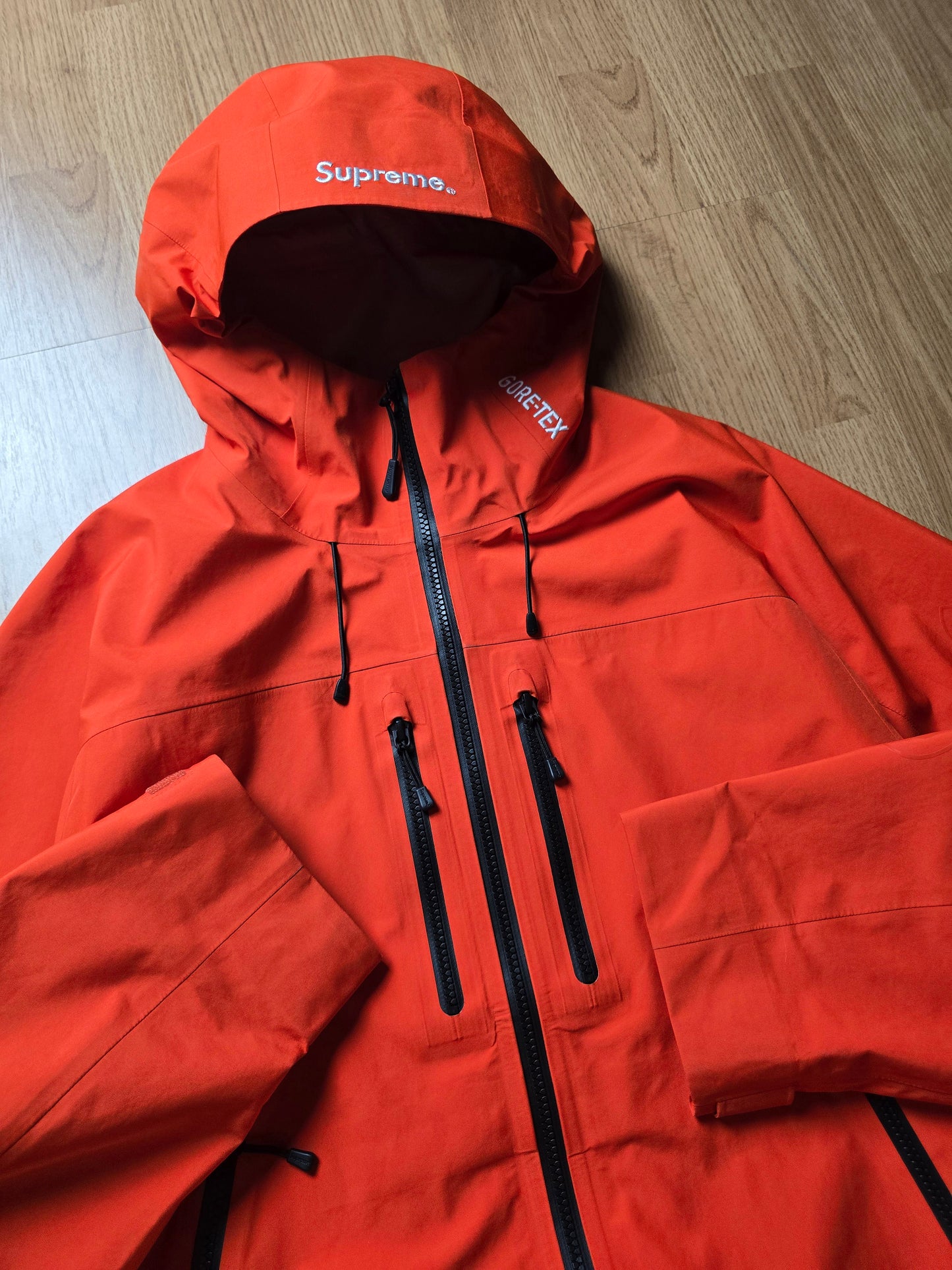 Supreme Gore-Tex Technical Tape Seam Shell Jacket (M/L)