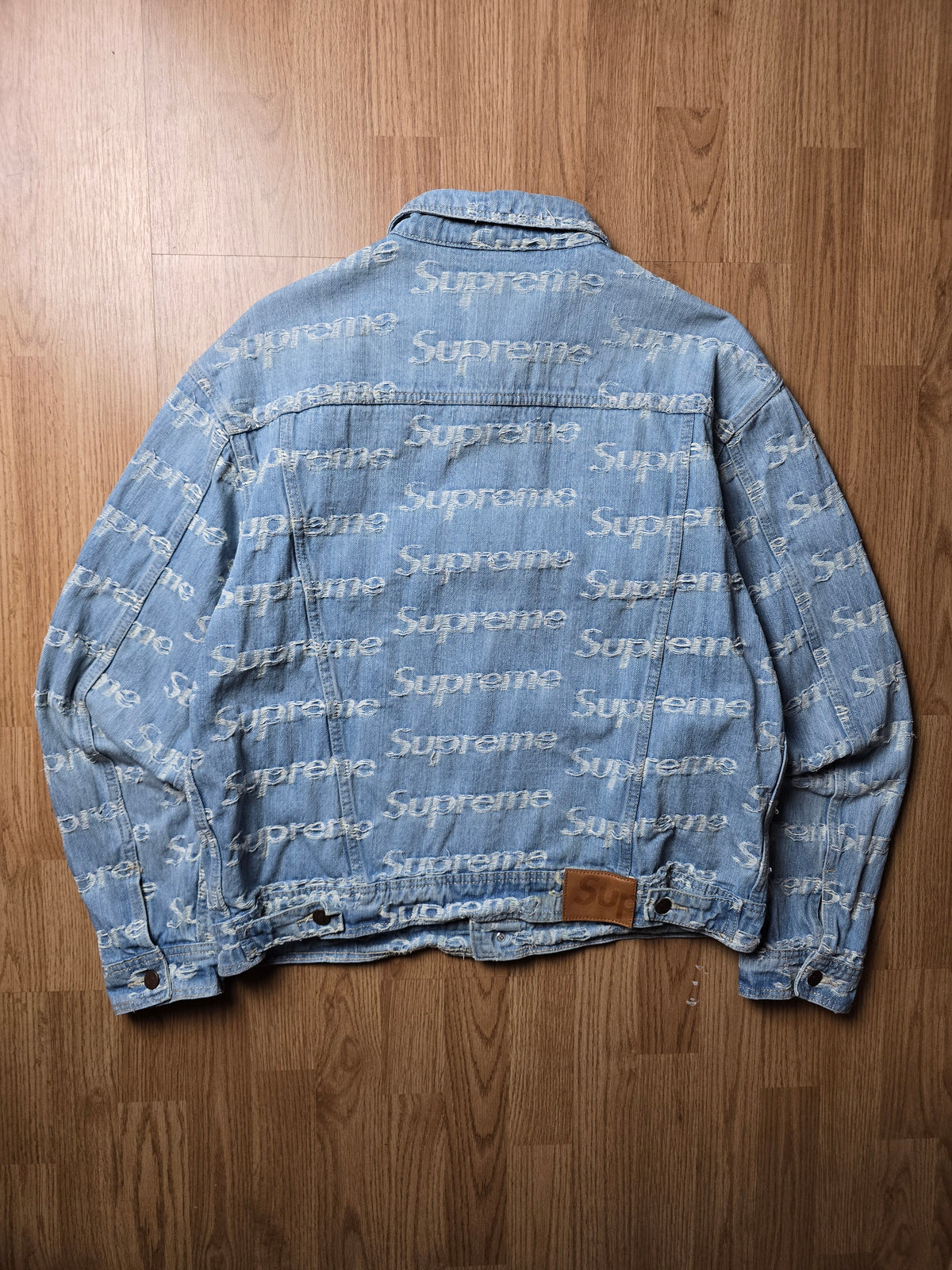 Supreme Frayed Logos Denim Trucker Jacket (L)