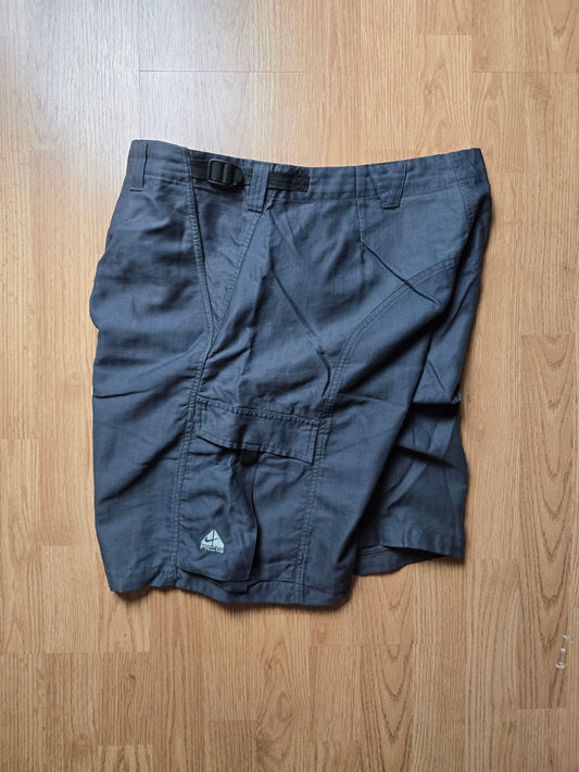 90s Nike ACG Lightweight Cargo Shorts (34)