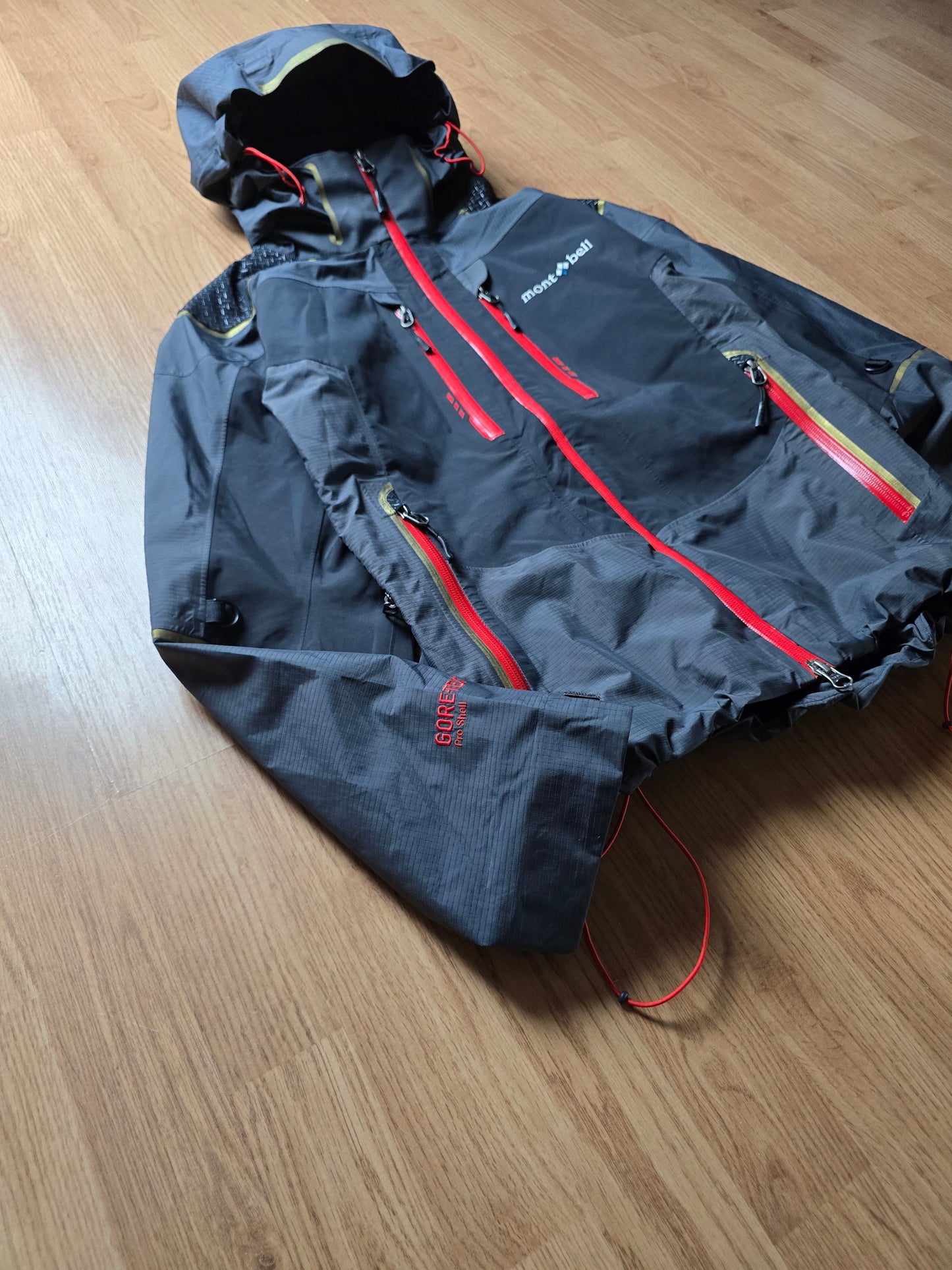 RARE Montbell Gore-tex Proshell Technical Panelled Jacket (S)