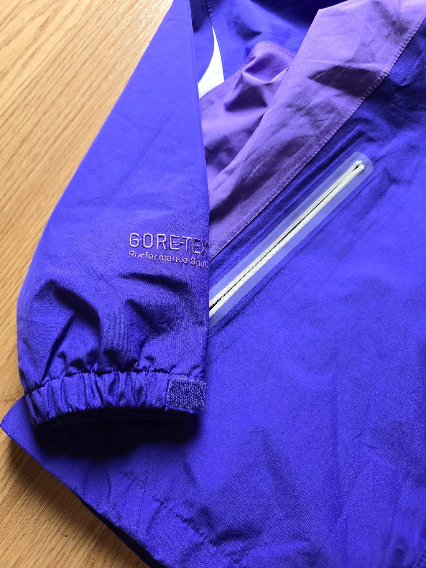 W/ Montbell 00s Gore-tex Waterproof Jacket (M)